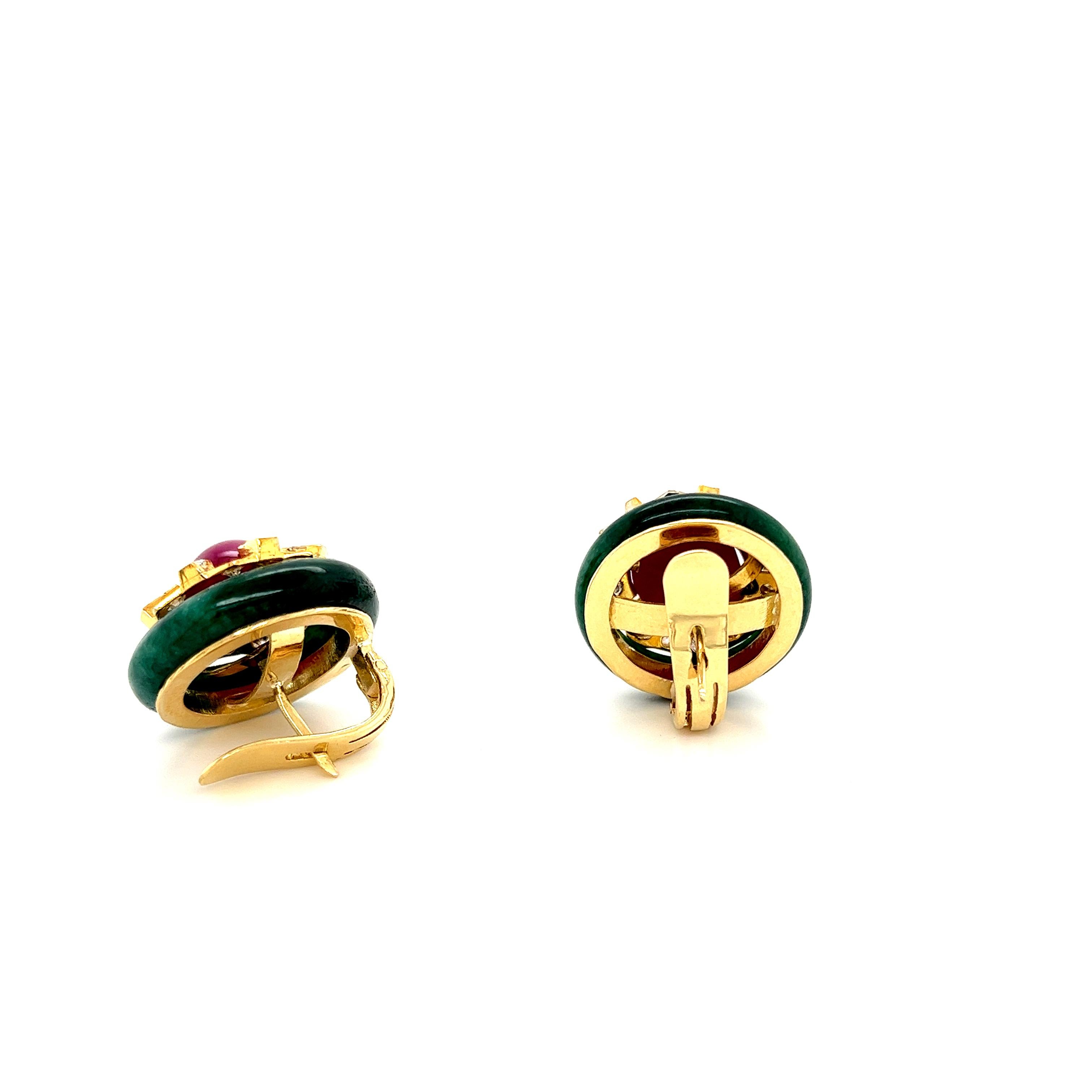 Retro Cabochon-Cut Ruby Jade and Diamond 18K Gold Ring and Earrings Set For Sale