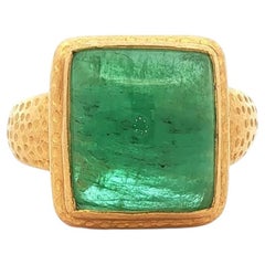 Cabochon Emerald 22 Karat Yellow Gold Hammered Bezel Set Statement Ring