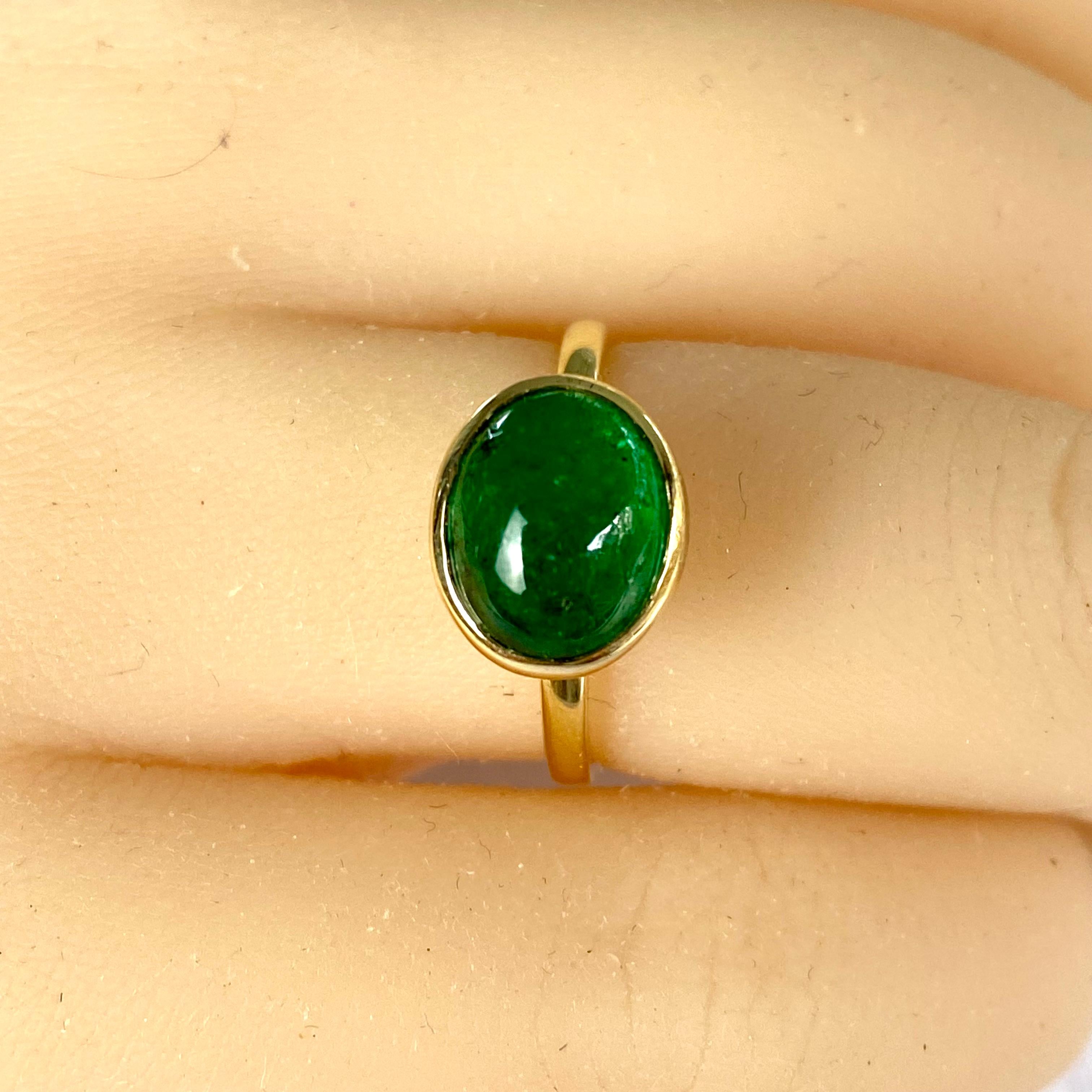 Cabochon Emerald 2.50 Carat Solitaire Yellow Gold Bezel Set Ring Size 6 In New Condition For Sale In New York, NY