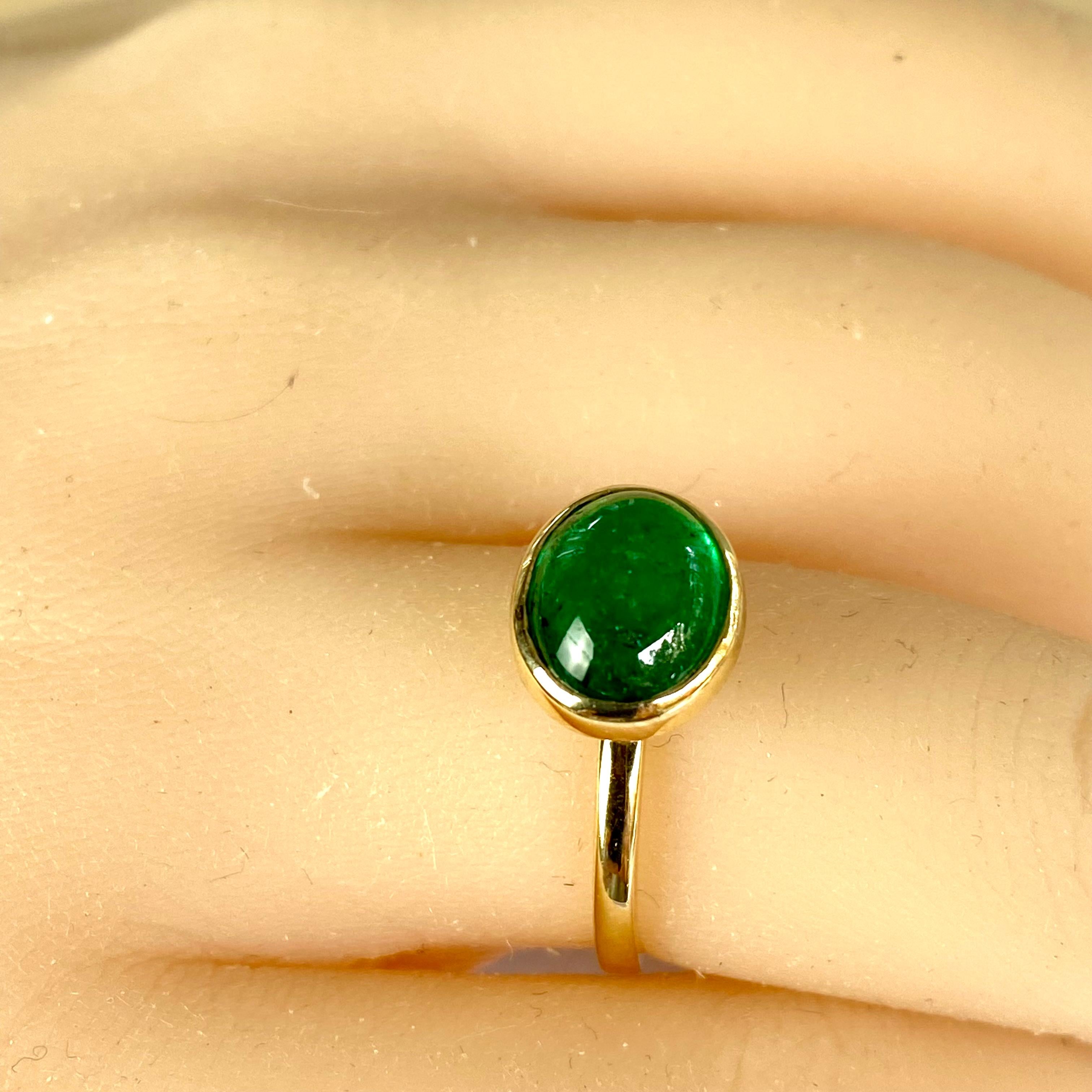 Cabochon Emerald 2.50 Carat Solitaire Yellow Gold Bezel Set Ring Size 6 For Sale 1