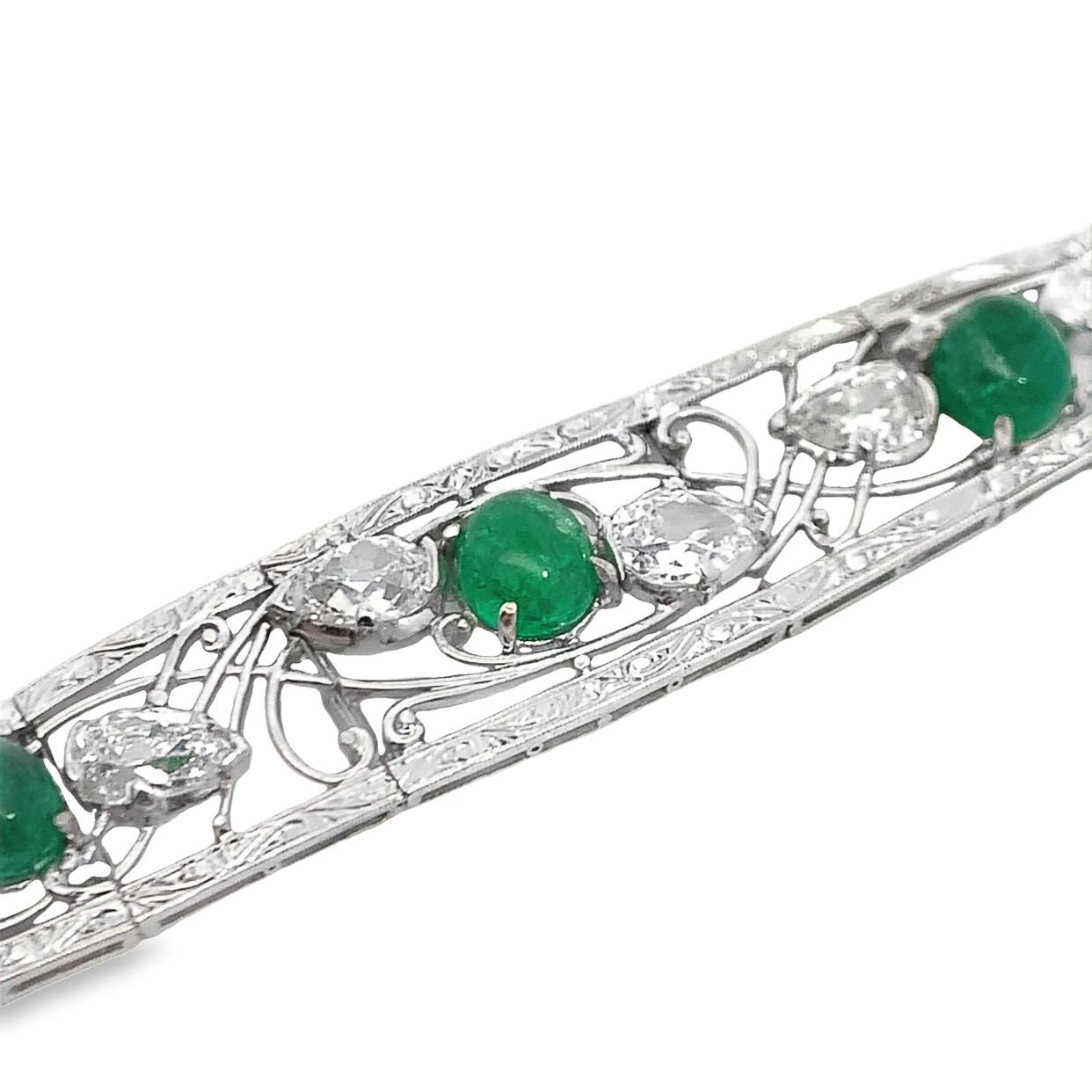 Cabochon Emerald and Diamond Bracelet In Excellent Condition For Sale In New York, NY