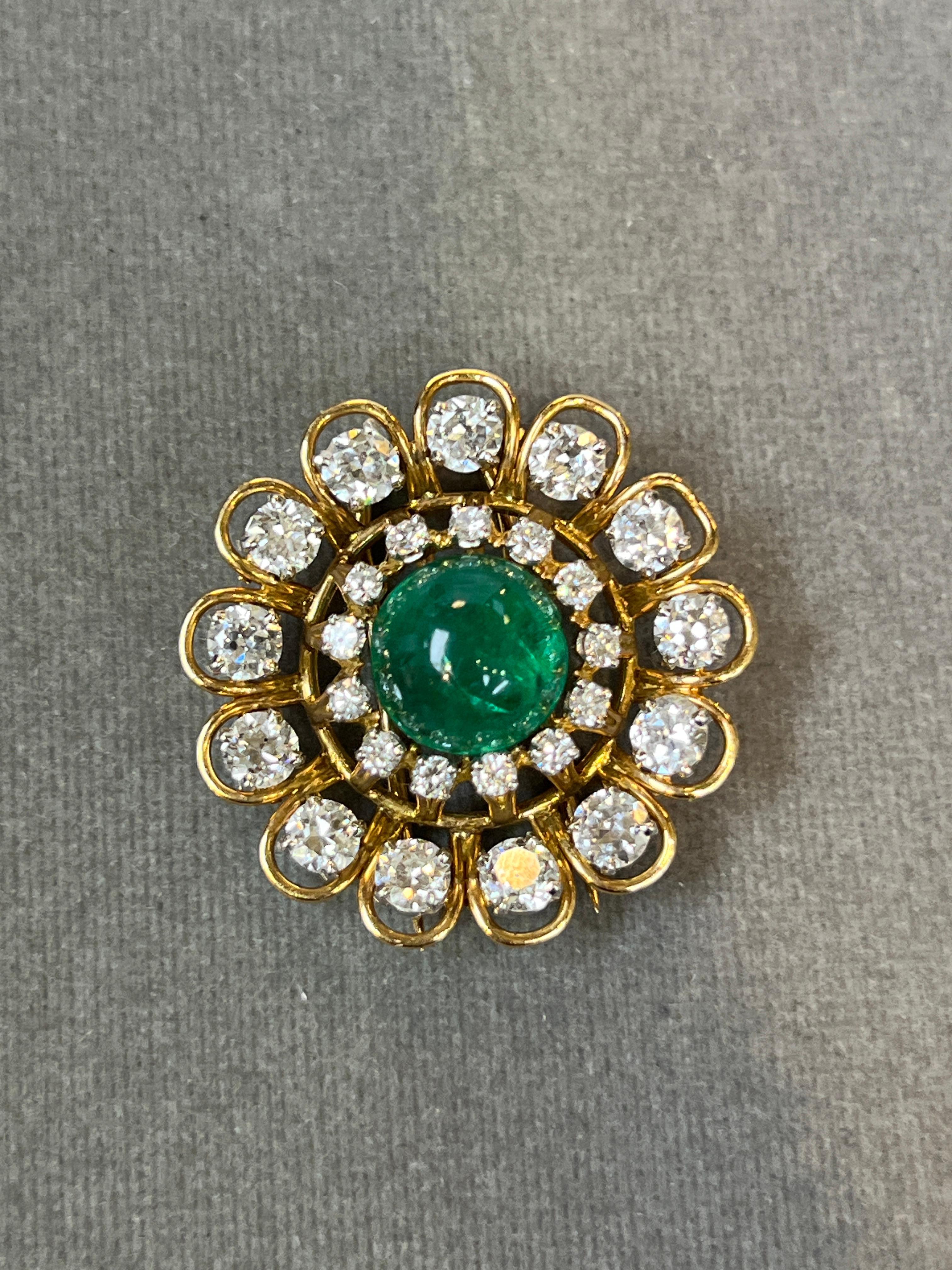 Donna Spilla con smeraldo e diamante cabochon in vendita