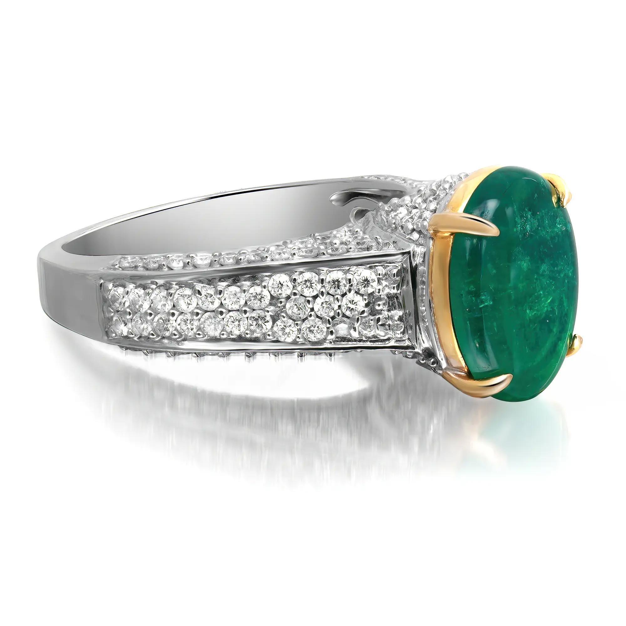 Moderne Bague cocktail en or blanc et jaune 18 carats avec émeraude cabochon et diamants taille 6,25 en vente