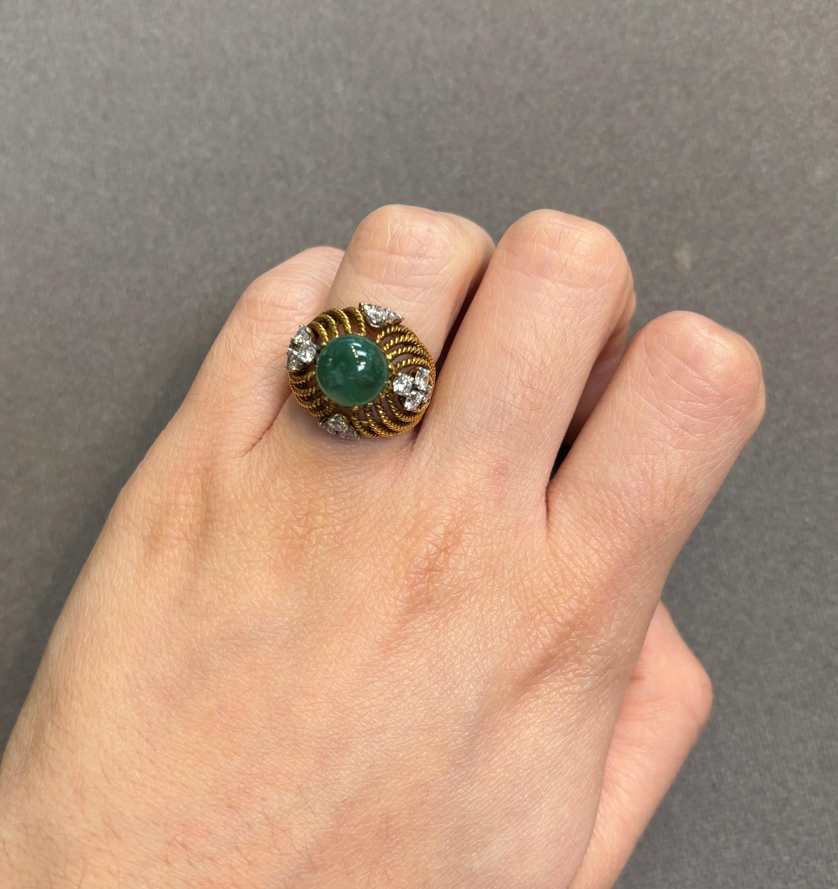 Cabochon Smaragd und Diamant Cocktail Ring

Ein Ring aus Gelbgold, besetzt mit einem Cabochon-Smaragd und 14 Diamanten im Rundschliff. 

Ungefähres Smaragdgewicht: 3.48 Karat 
Ungefähres Diamantgewicht 1,12 Karat 
Ringgröße: 4.5
Kostenfreie