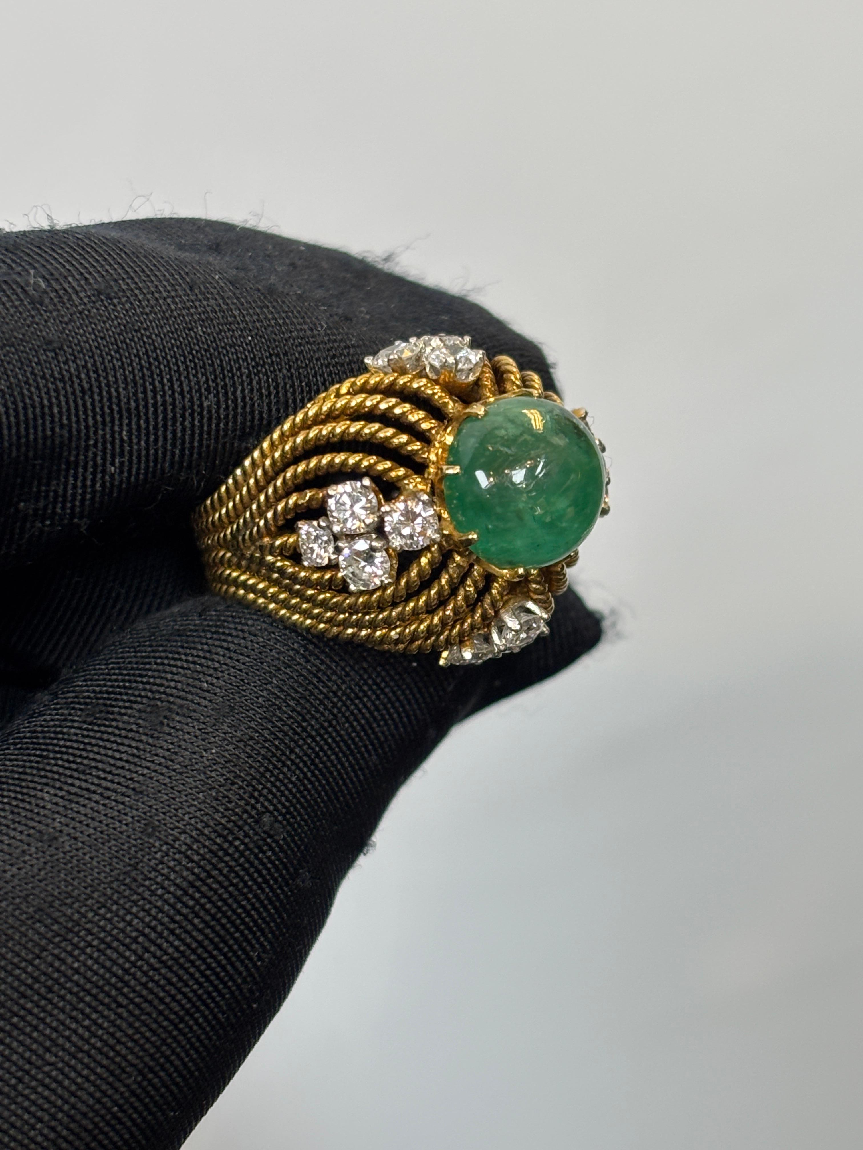 Cabochon Smaragd und Diamant Cocktail Ring (Gemischter Schliff) im Angebot