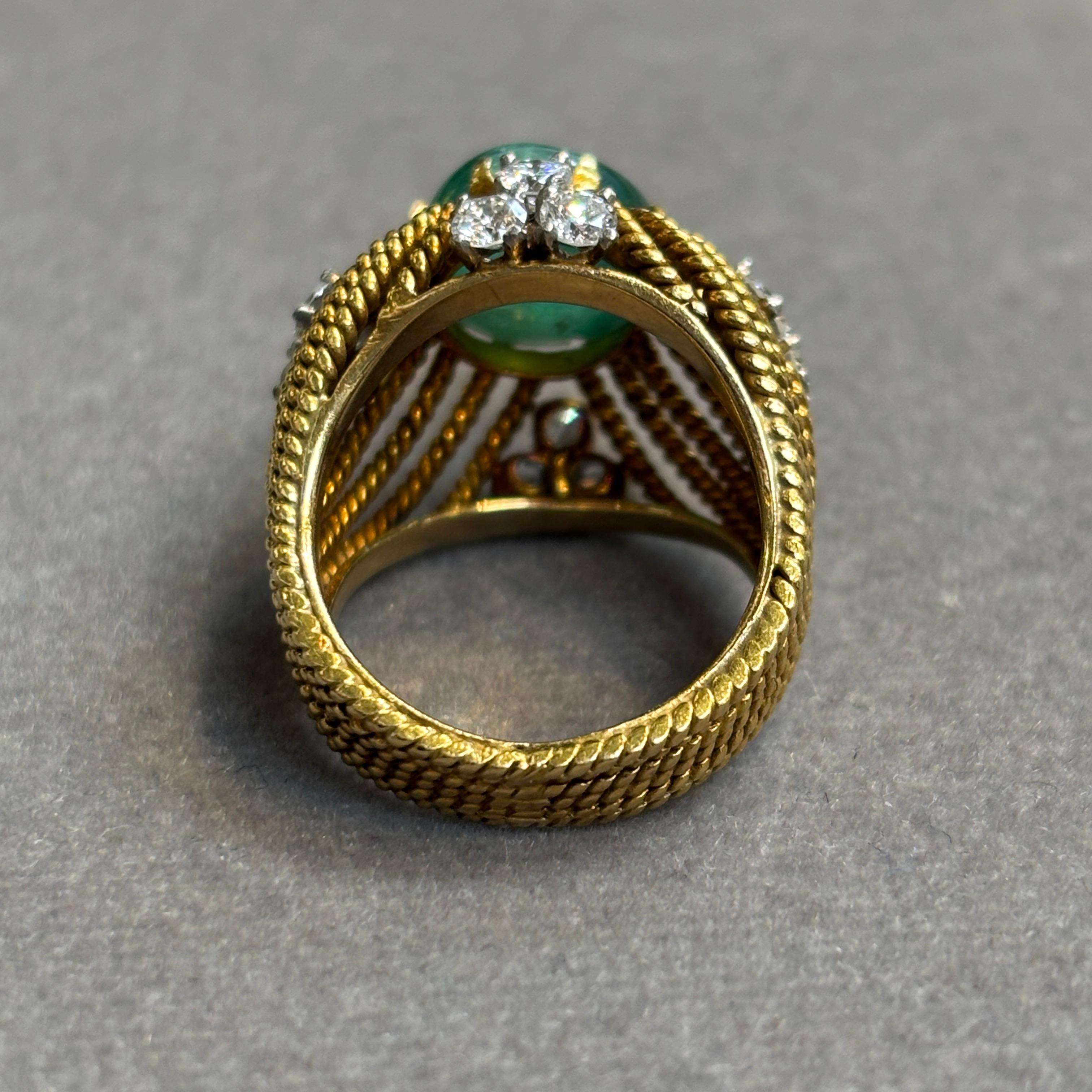 Cabochon Smaragd und Diamant Cocktail Ring im Angebot 2