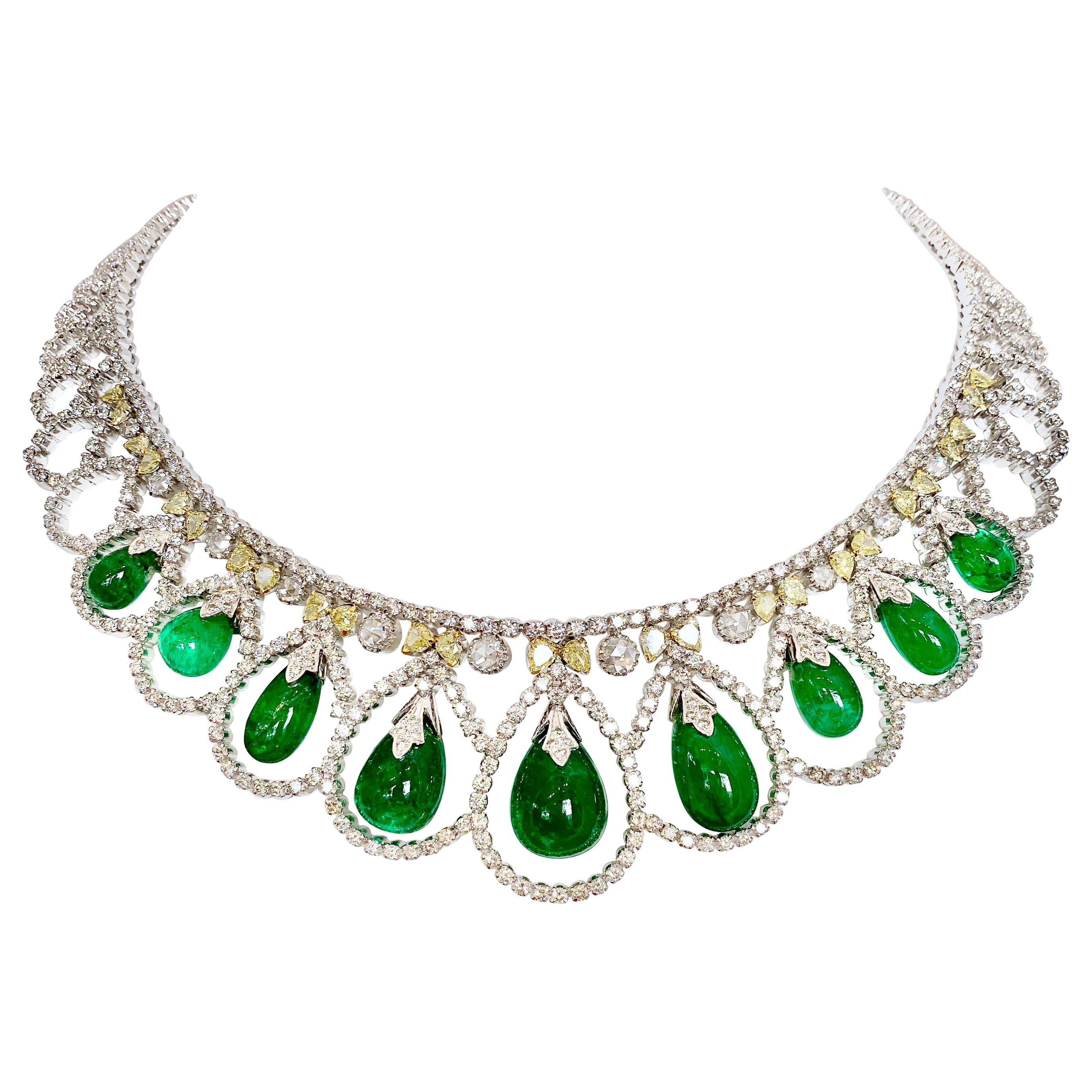 Cabochon Smaragd und Diamant Collier im Angebot
