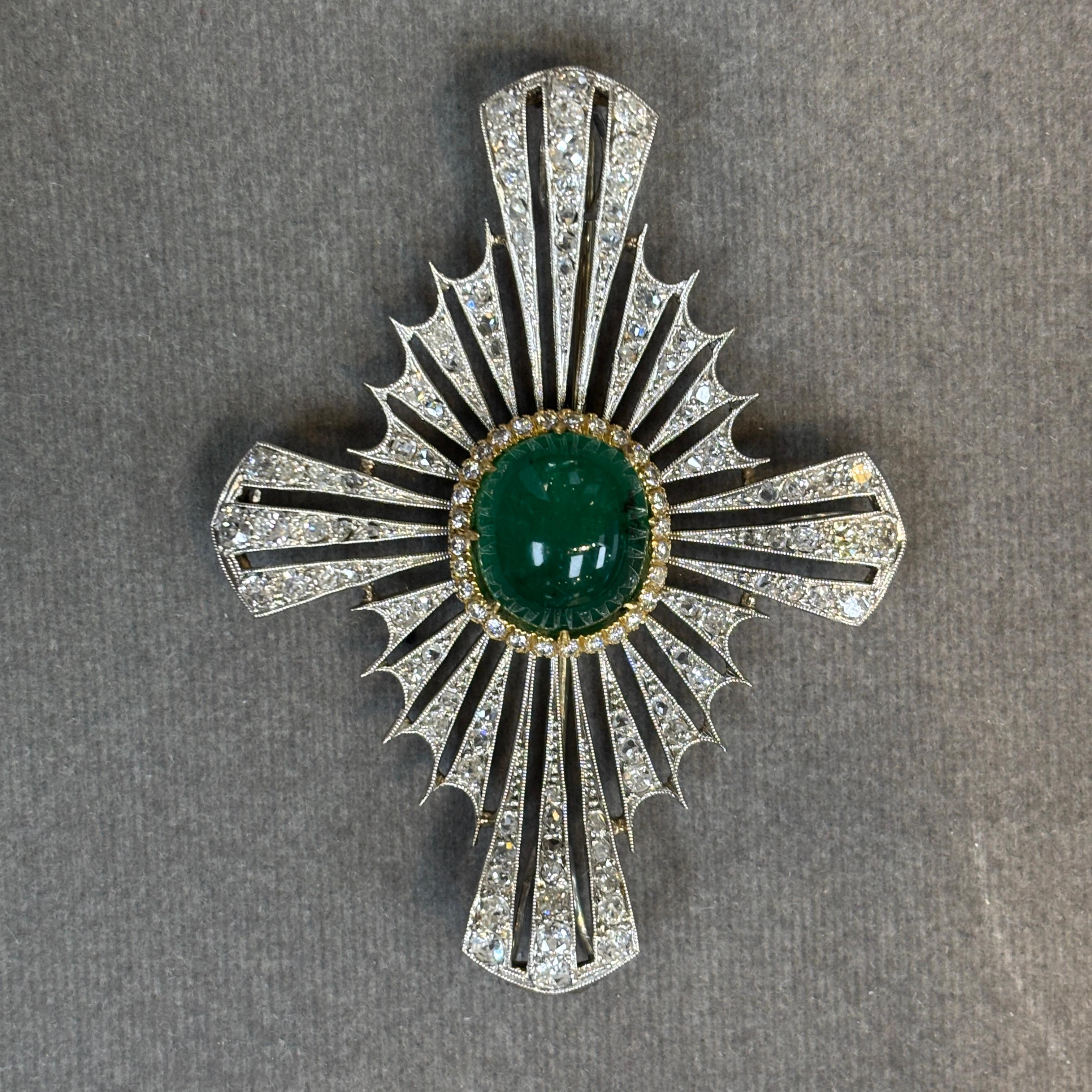 Spilla a croce maltese con smeraldo e diamante cabochon in vendita 1