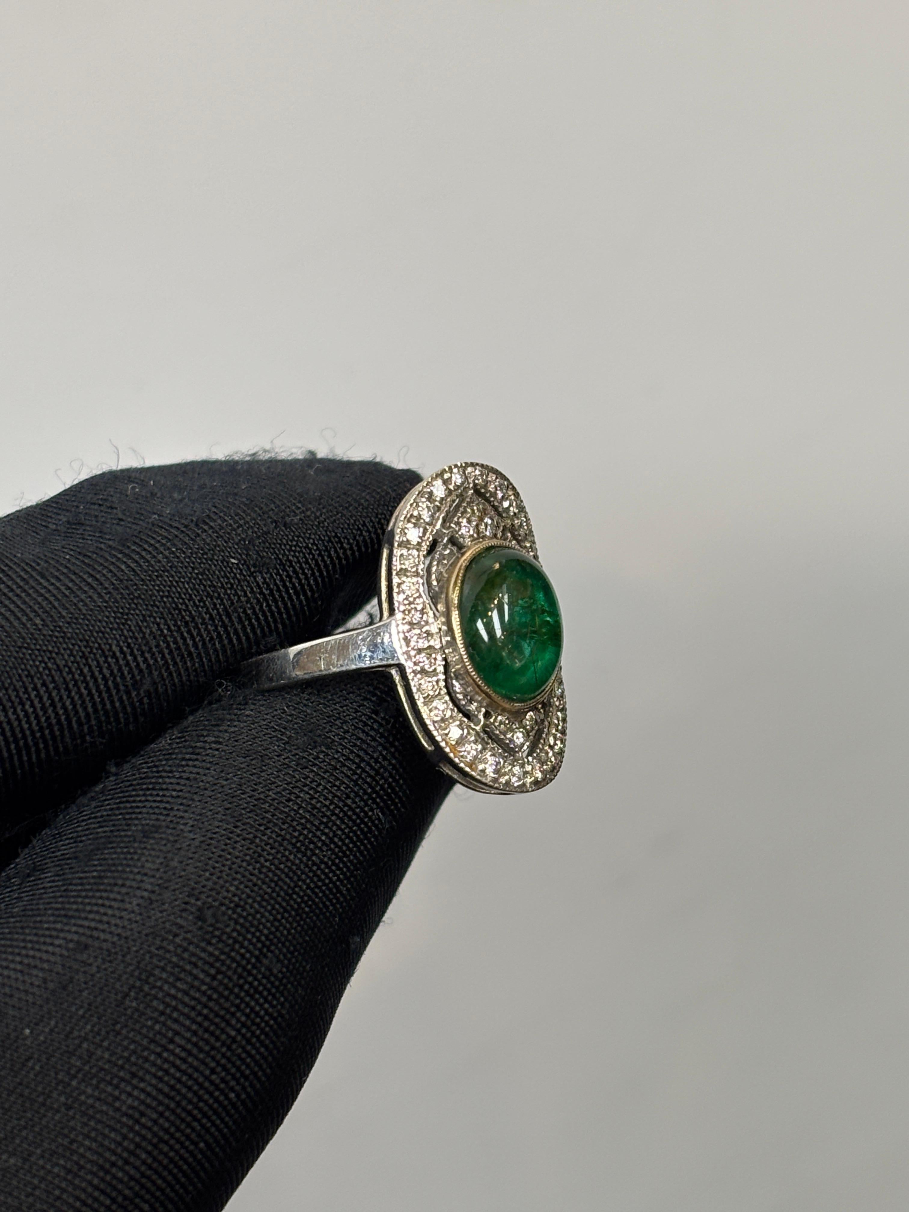 Cabochon Emerald and Diamond Ring Corte mixto en venta