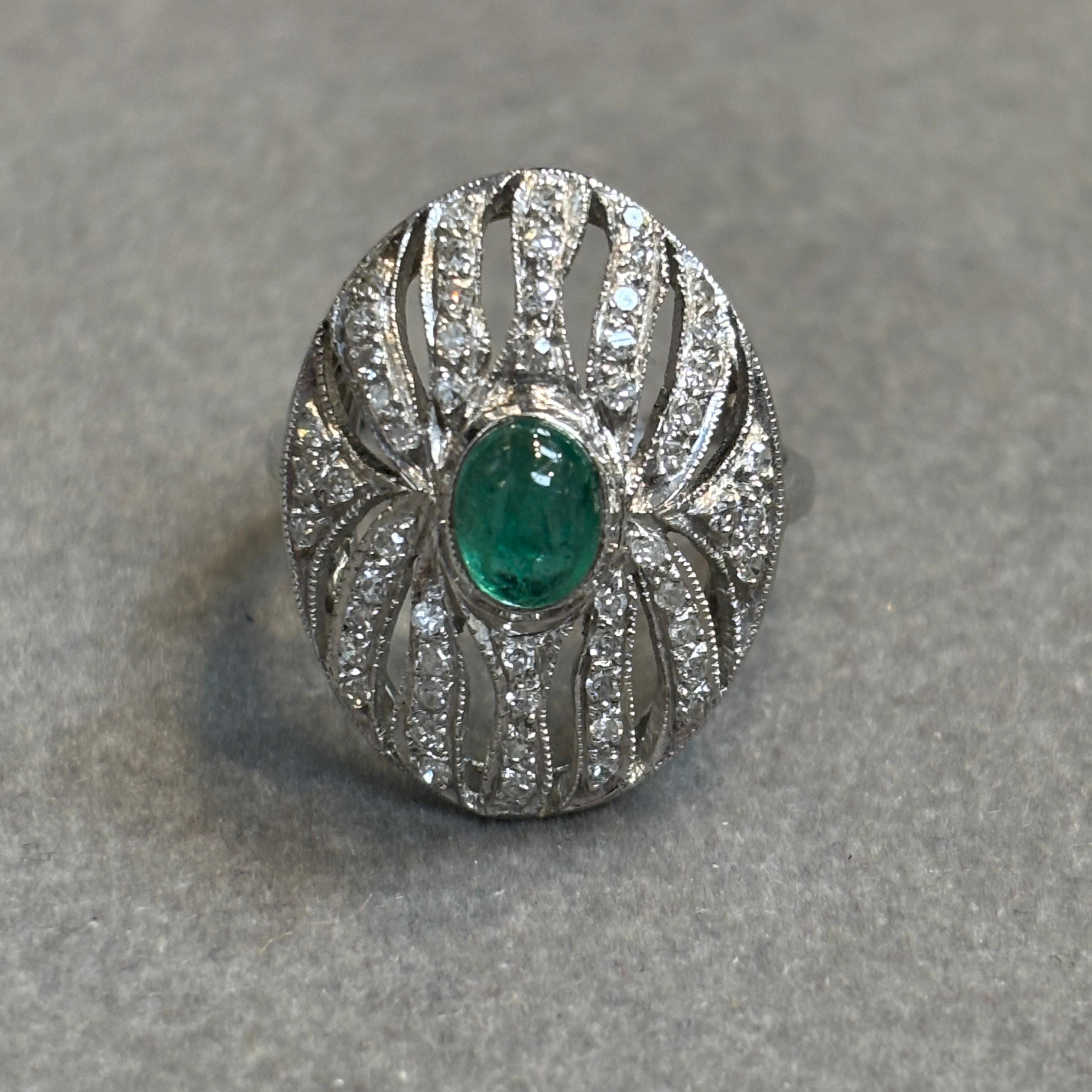 Cabochon Smaragd und Diamant Ring Damen im Angebot