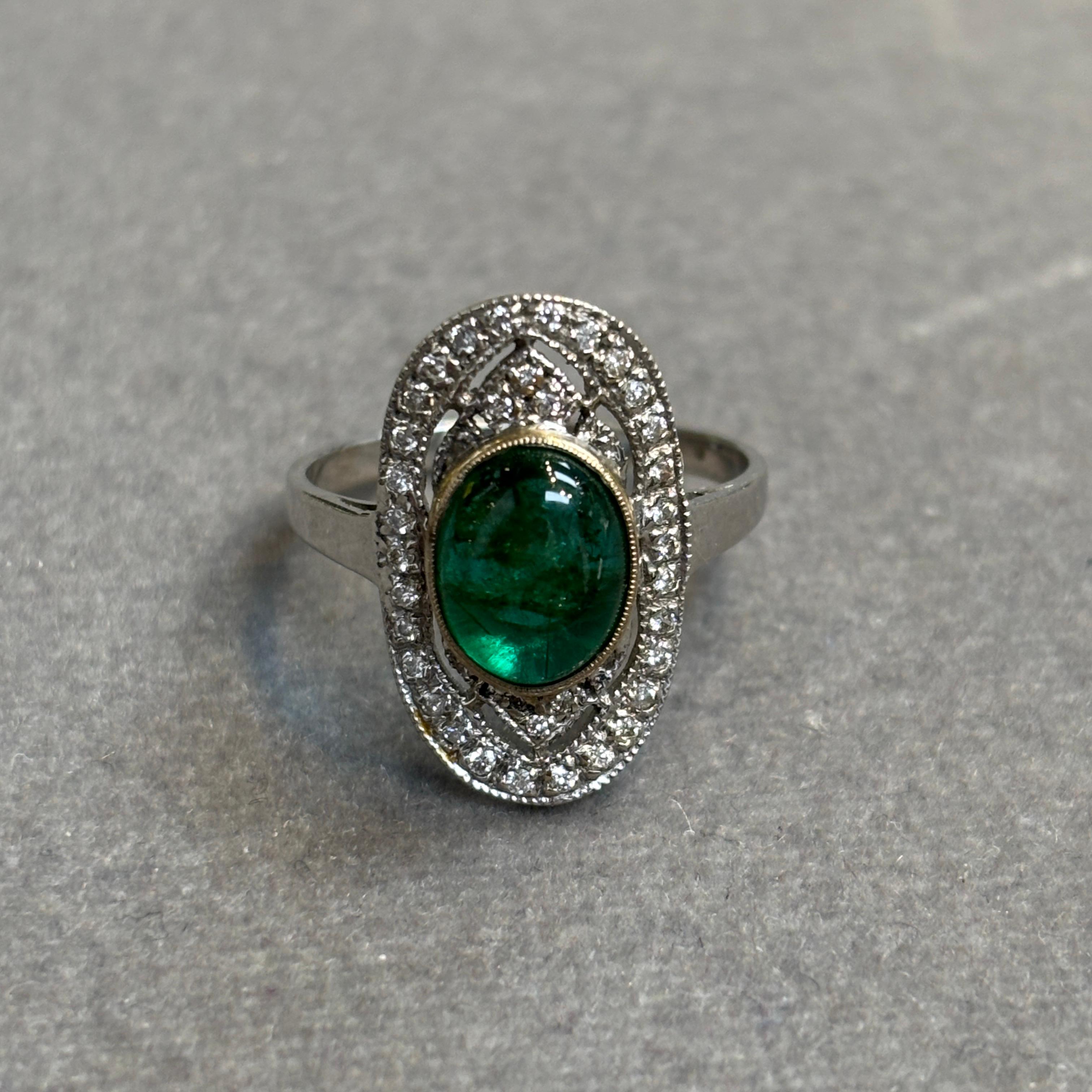 De las mujeres Cabochon Emerald and Diamond Ring en venta