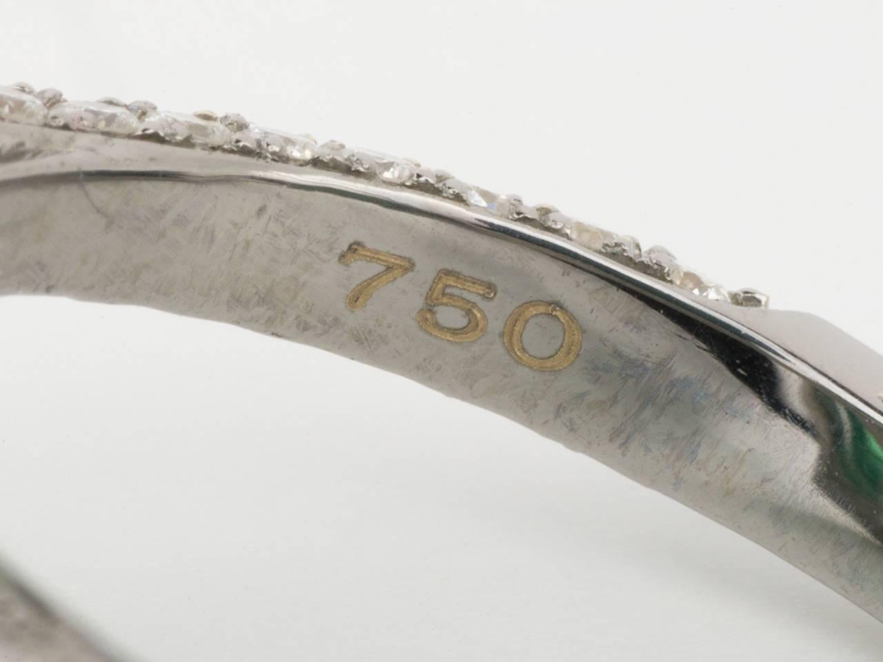 De las mujeres Anillo cabujón de esmeralda y diamantes en venta