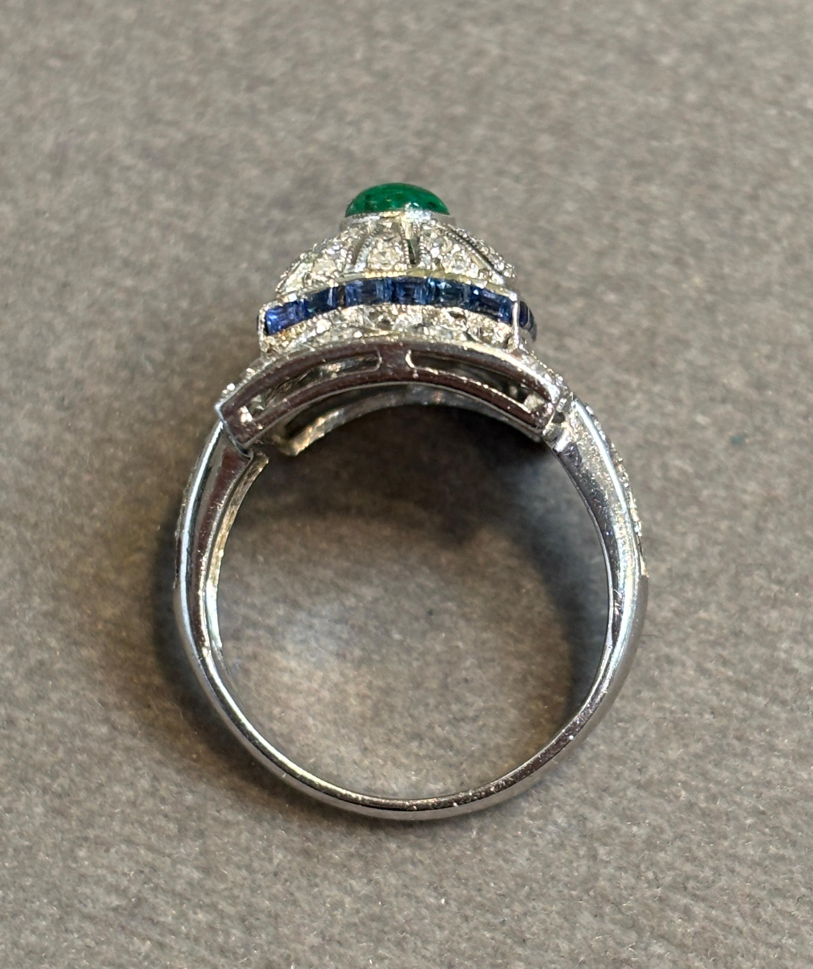 Anillo cabujón de esmeralda y diamantes en venta 3