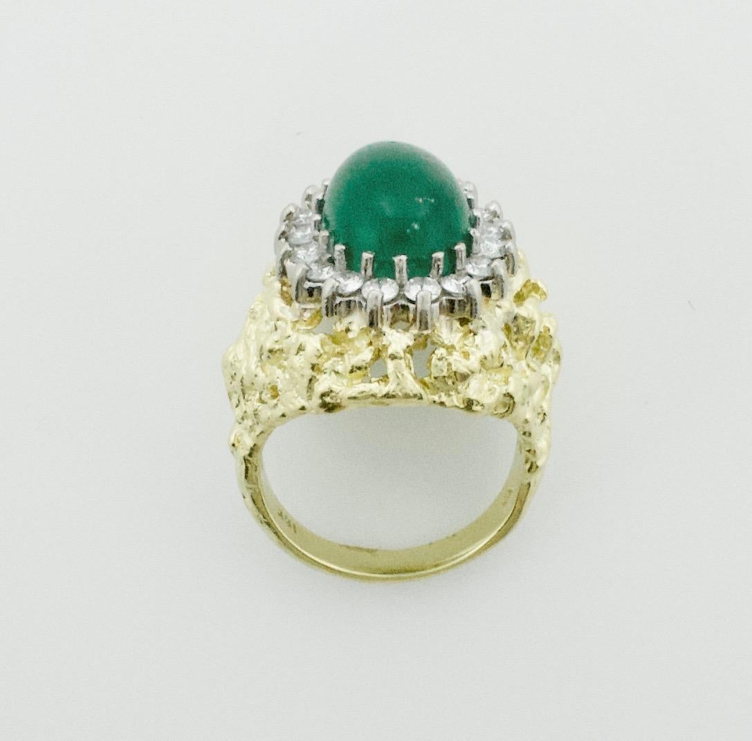 Cabochon Emerald and Diamond Ring in 18 Karat Yellow Gold, circa 1960s In Excellent Condition For Sale In Wailea, HI