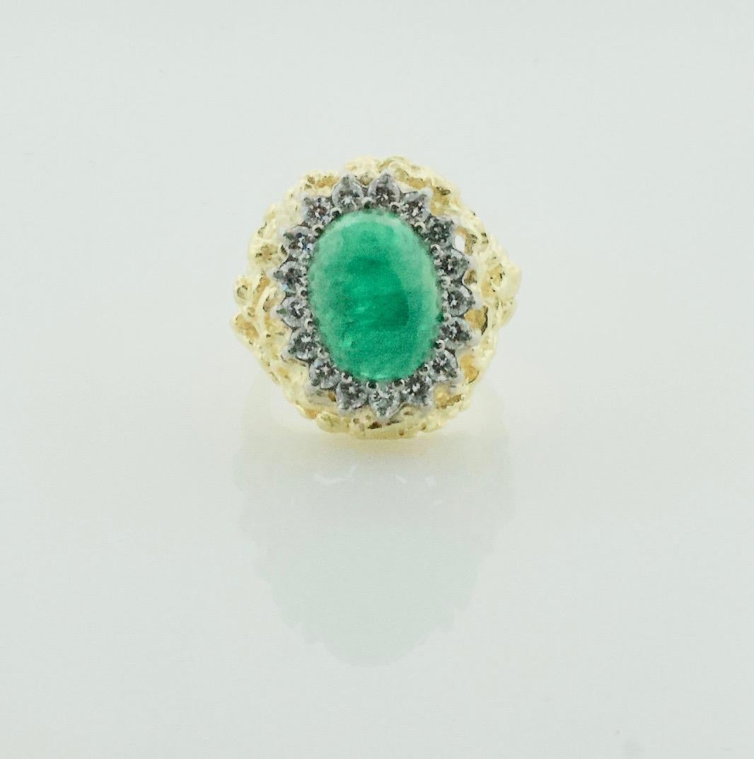 Women's or Men's Cabochon Emerald and Diamond Ring in 18 Karat Yellow Gold, circa 1960s For Sale