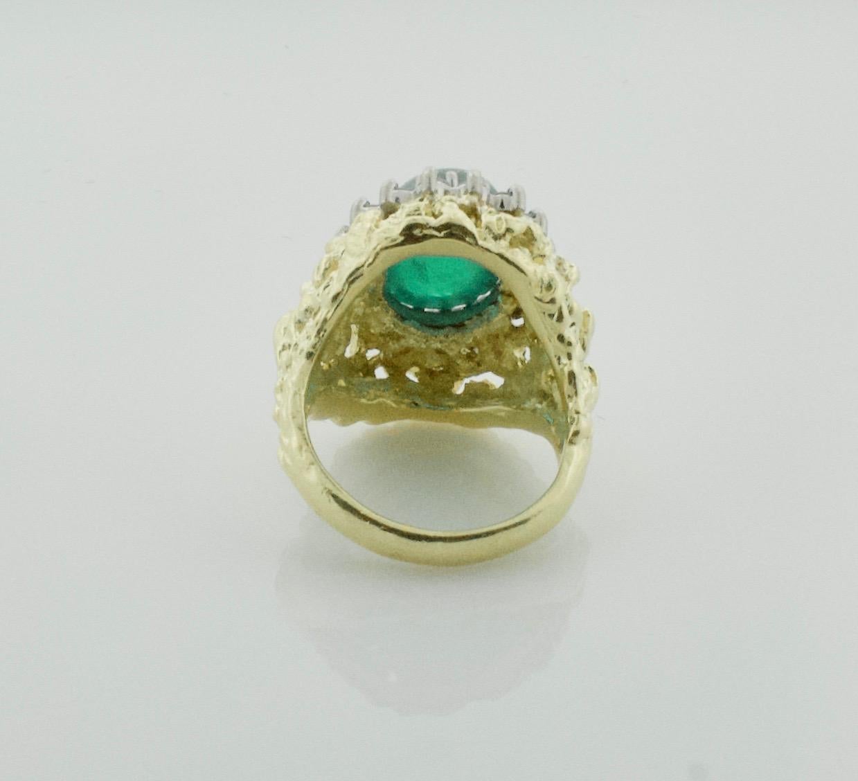Cabochon Emerald and Diamond Ring in 18 Karat Yellow Gold, circa 1960s For Sale 1