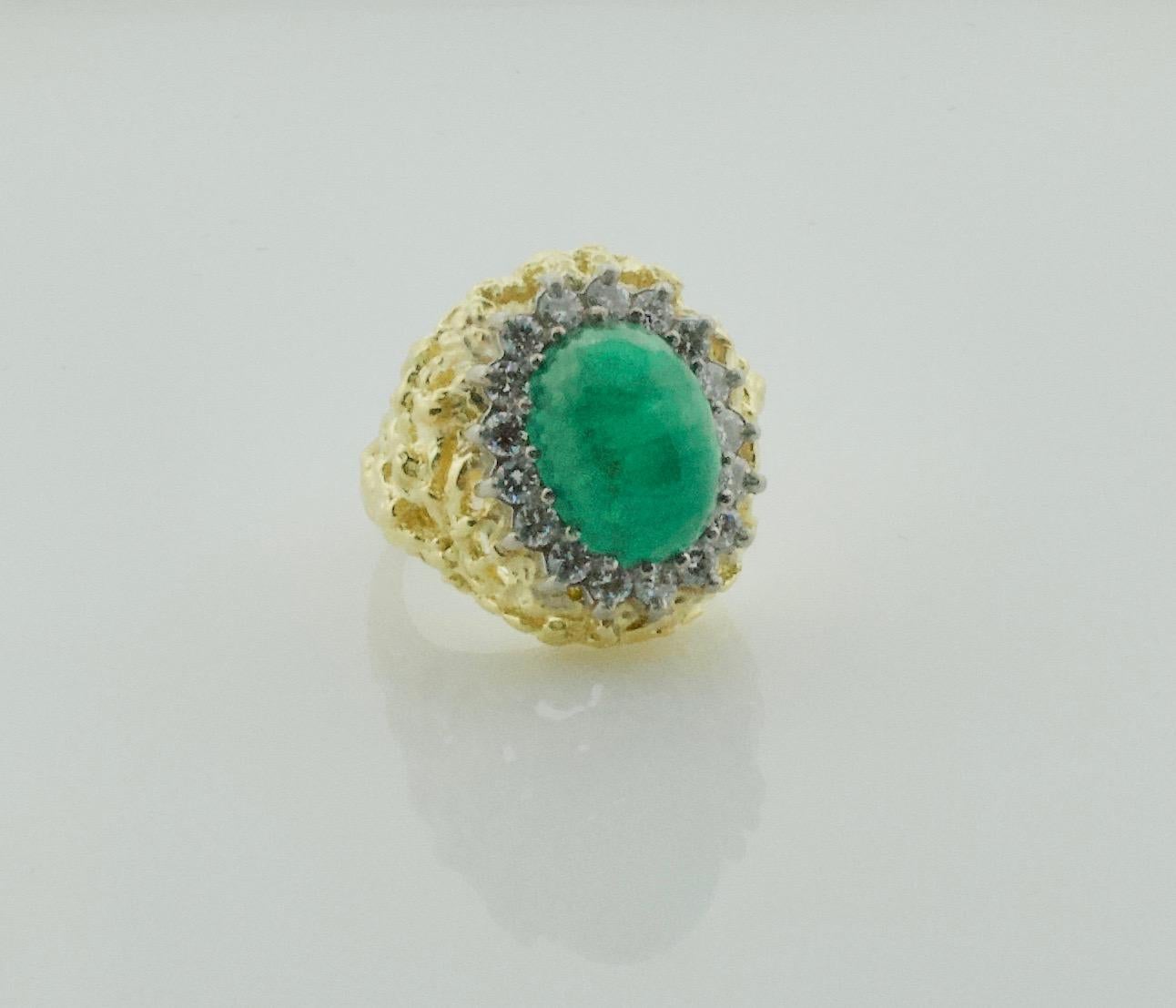 Cabochon Emerald and Diamond Ring in 18 Karat Yellow Gold, circa 1960s For Sale 2