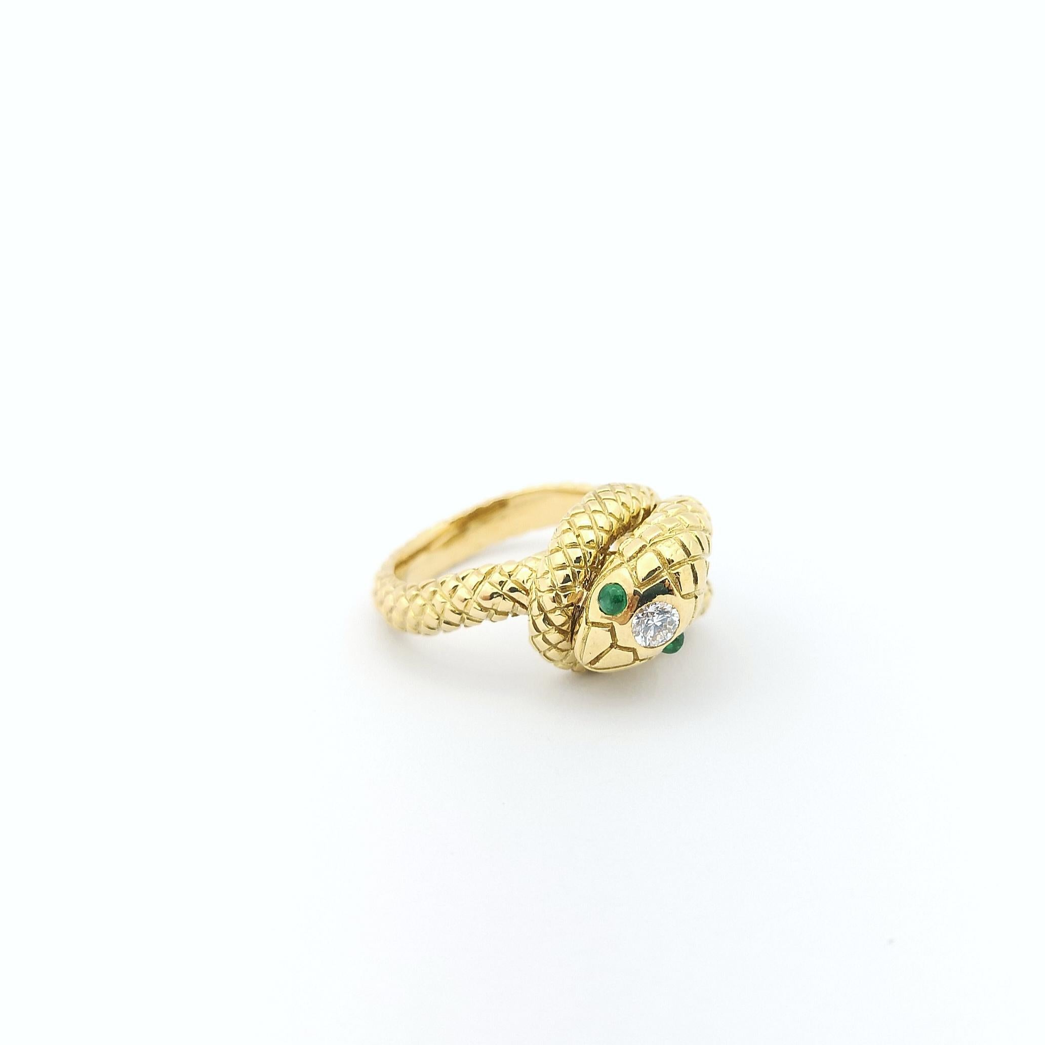 Cabochon Emerald and Diamond Snake Ring set in 18K Gold Settings For Sale 5