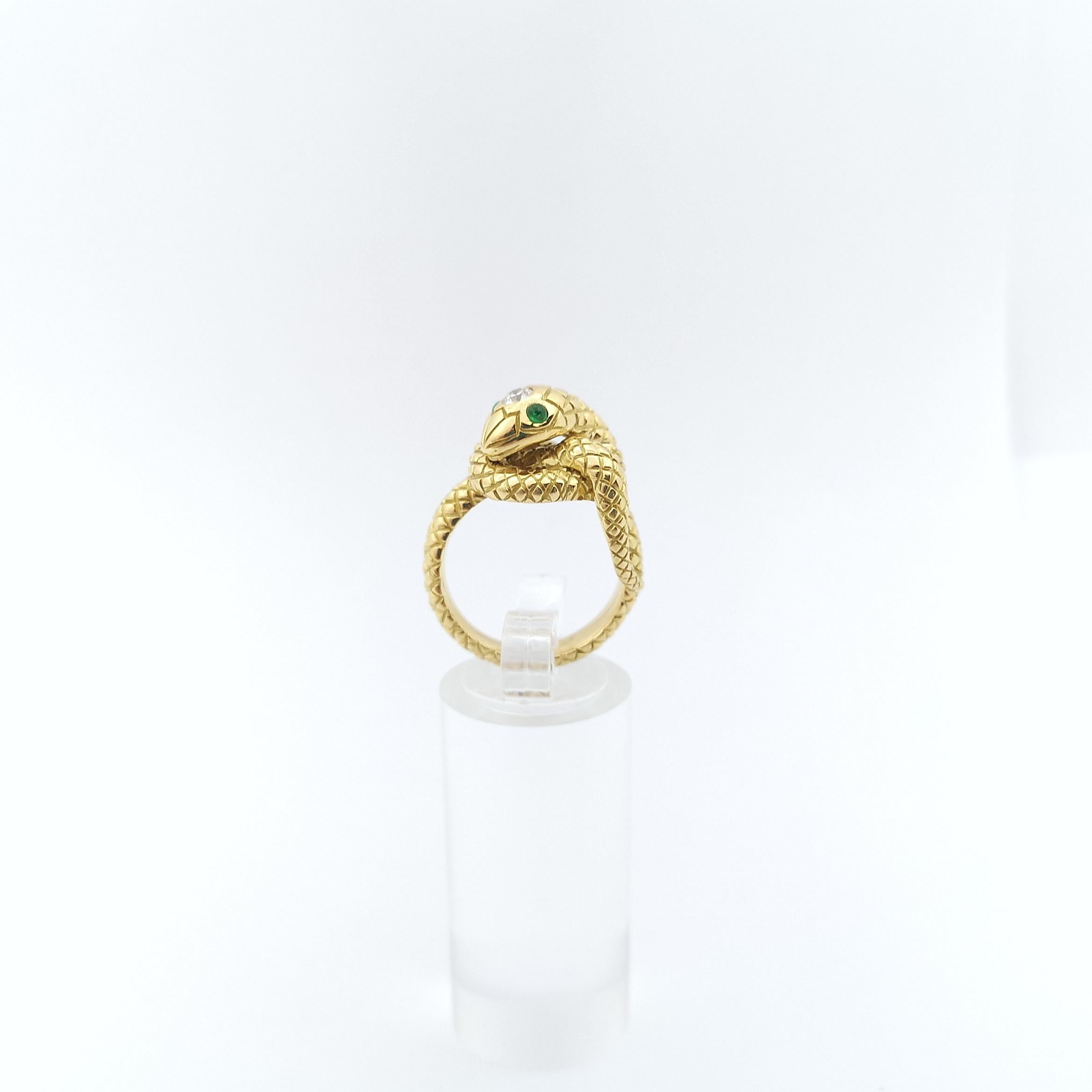 Cabochon Emerald and Diamond Snake Ring set in 18K Gold Settings For Sale 7