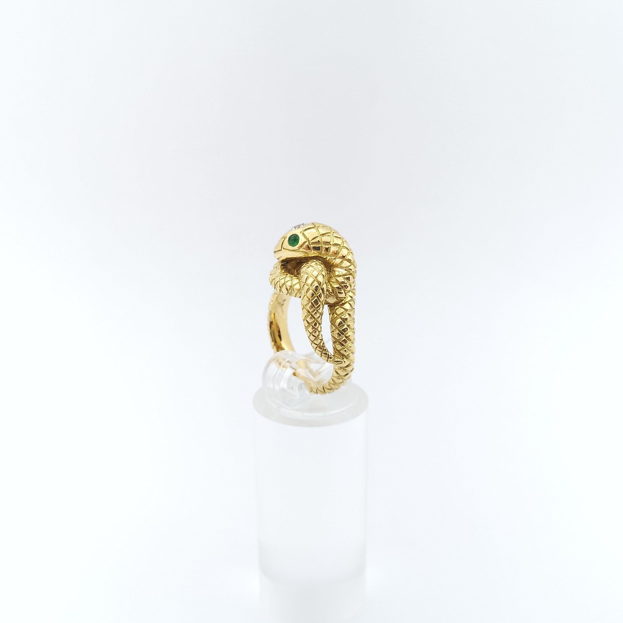 Cabochon Emerald and Diamond Snake Ring set in 18K Gold Settings For Sale 8