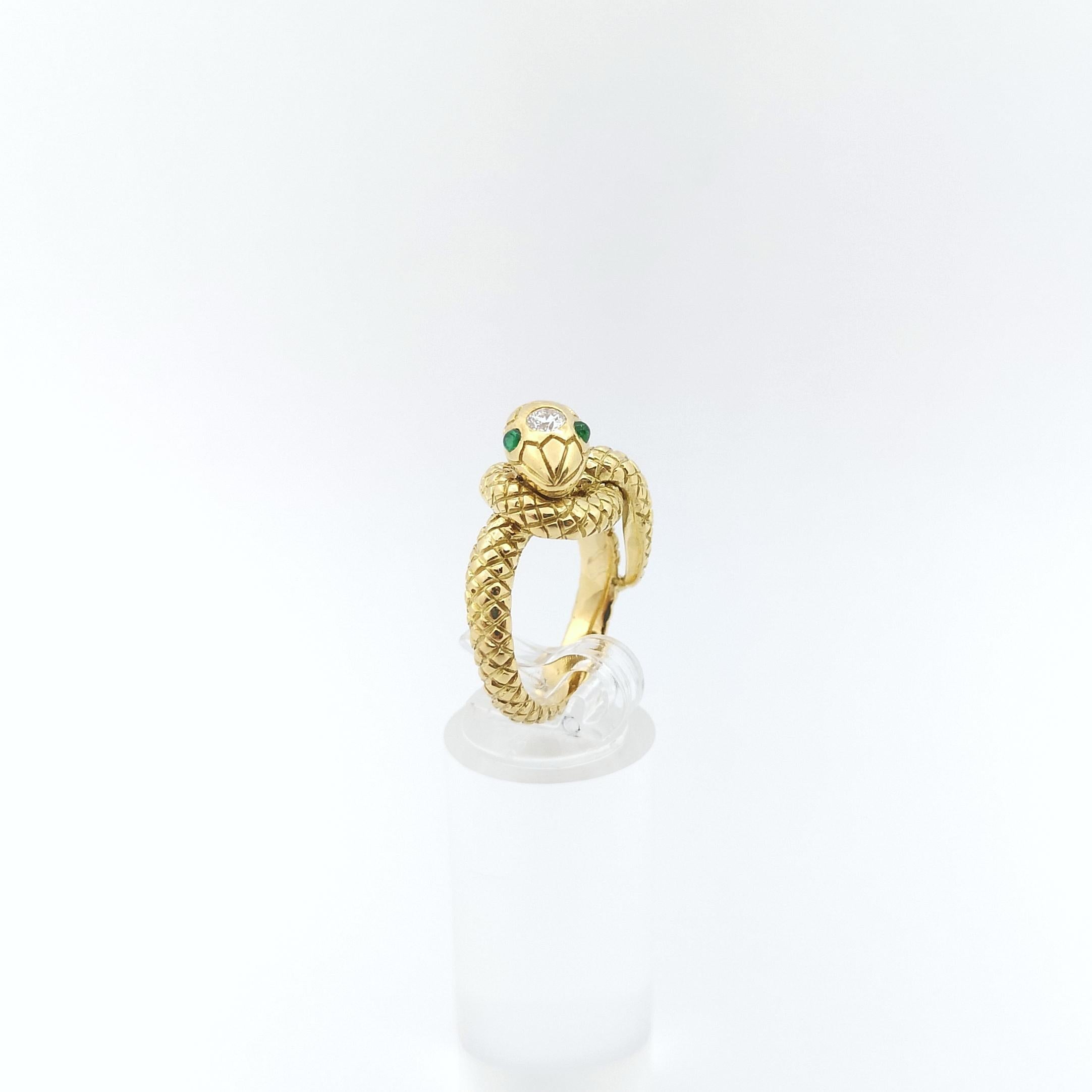Cabochon Emerald and Diamond Snake Ring set in 18K Gold Settings For Sale 9