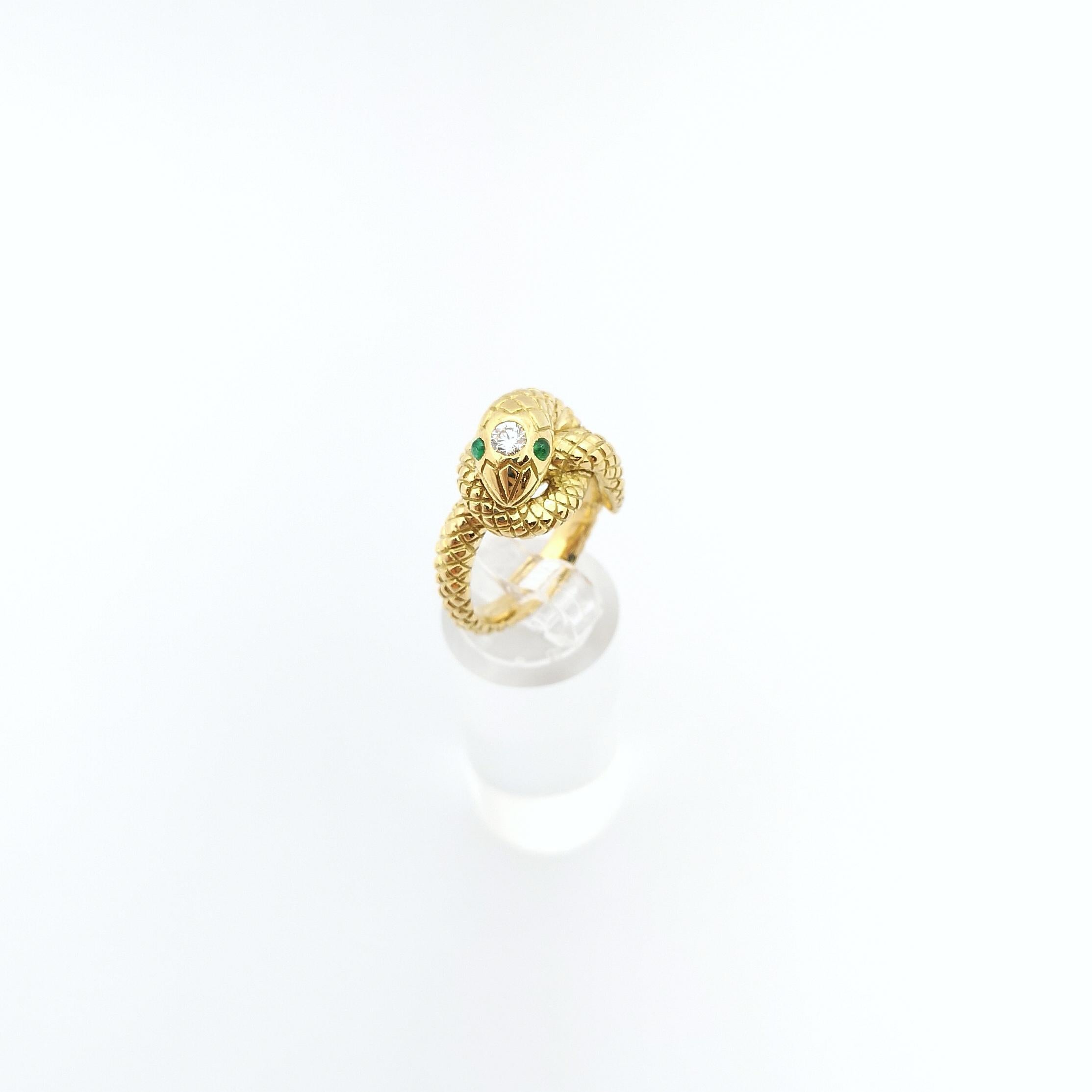 Cabochon Emerald and Diamond Snake Ring set in 18K Gold Settings For Sale 11