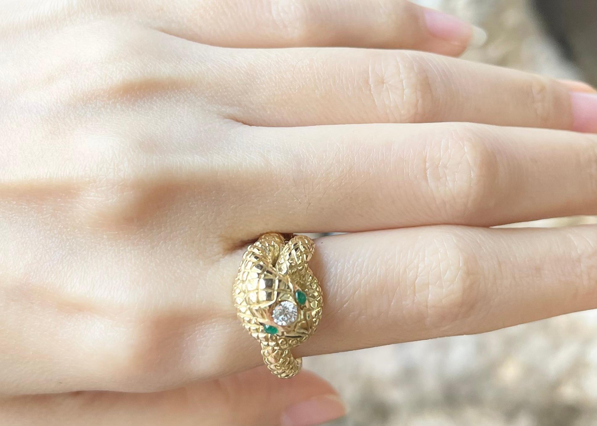 Contemporary Cabochon Emerald and Diamond Snake Ring set in 18K Gold Settings For Sale