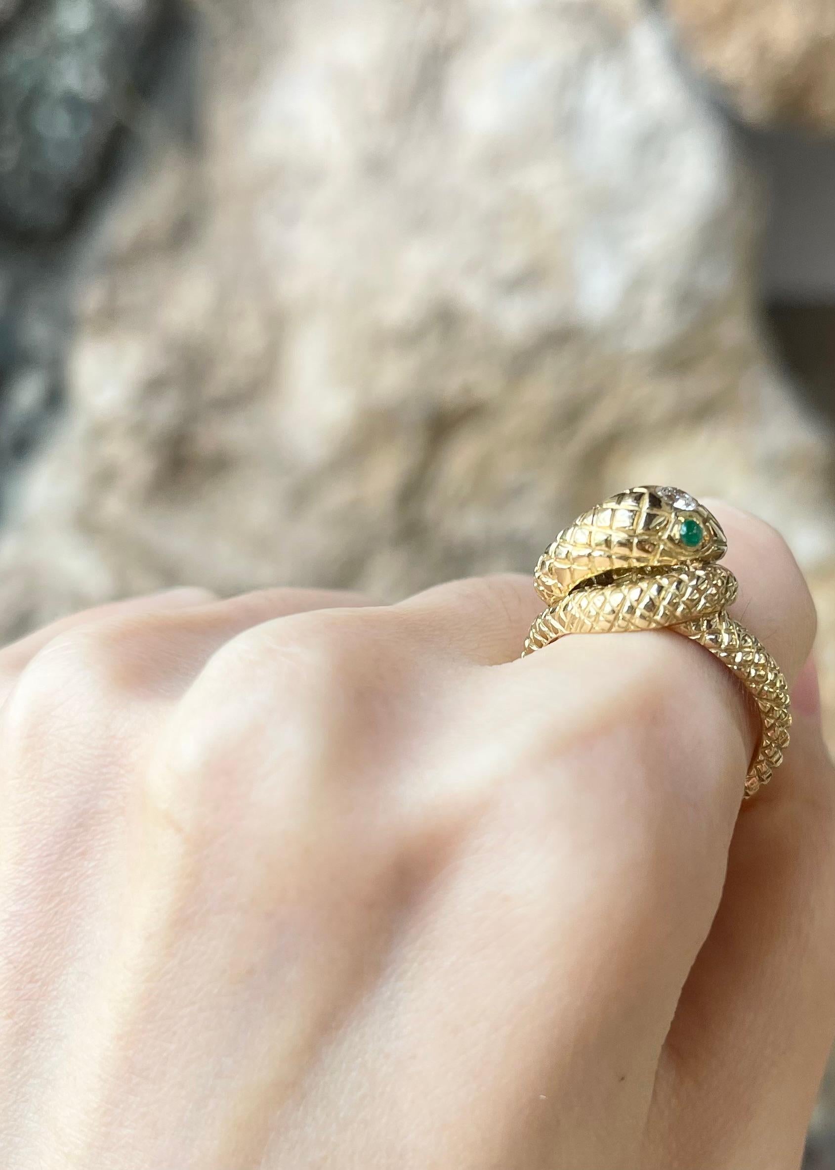 Cabochon Emerald and Diamond Snake Ring set in 18K Gold Settings For Sale 1