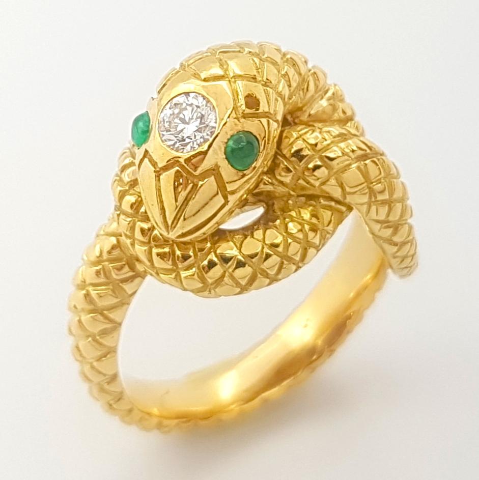 Cabochon Emerald and Diamond Snake Ring set in 18K Gold Settings For Sale 2