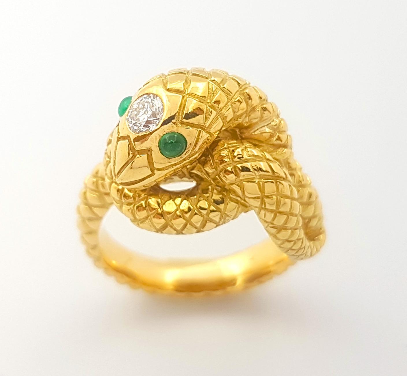 Cabochon Emerald and Diamond Snake Ring set in 18K Gold Settings For Sale 3