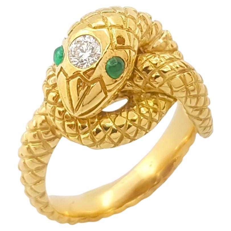Cabochon Emerald and Diamond Snake Ring set in 18K Gold Settings For Sale