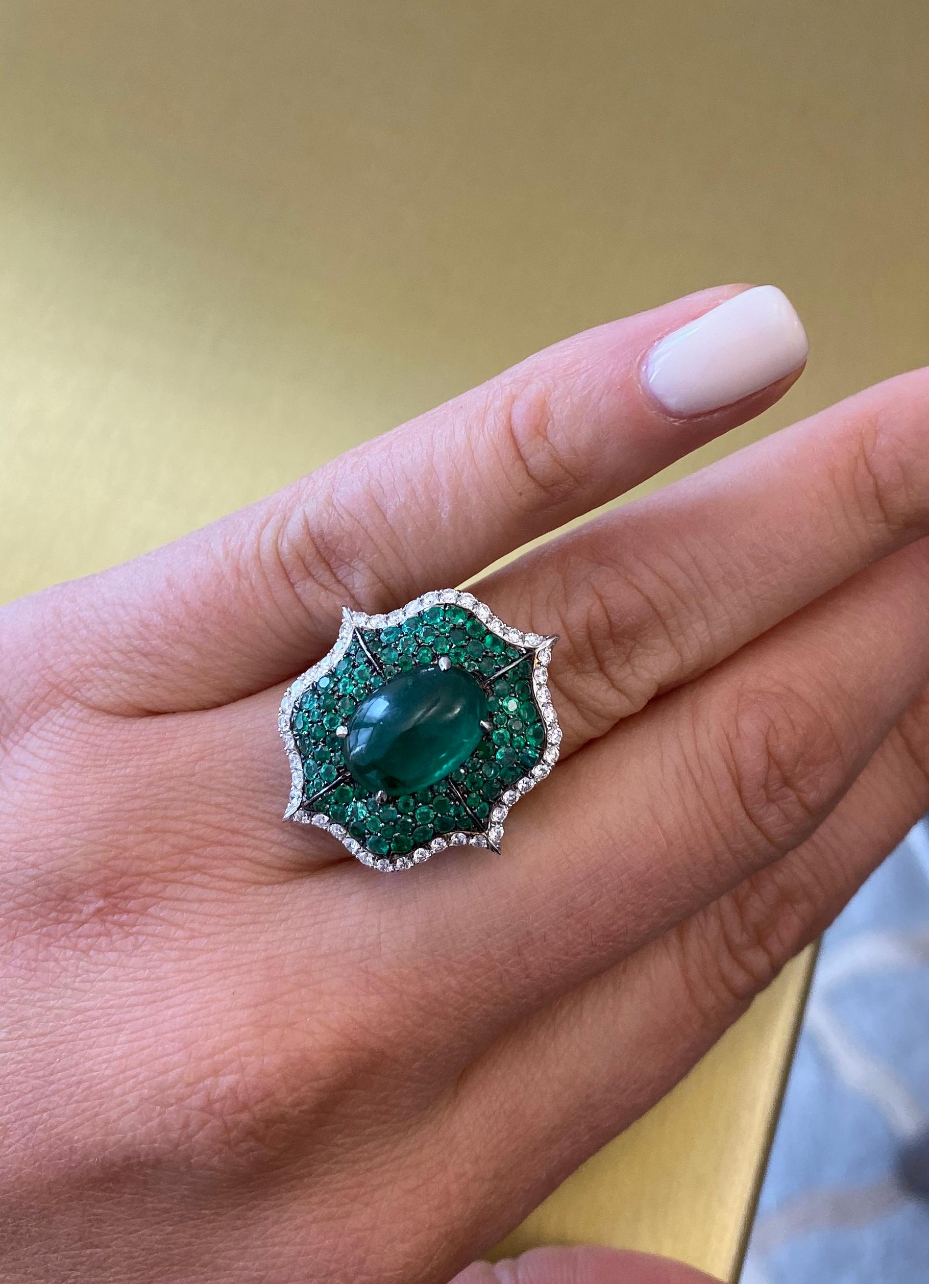 Cabochon Emerald and Pave Diamond Cocktail Ring In New Condition For Sale In New York, NY
