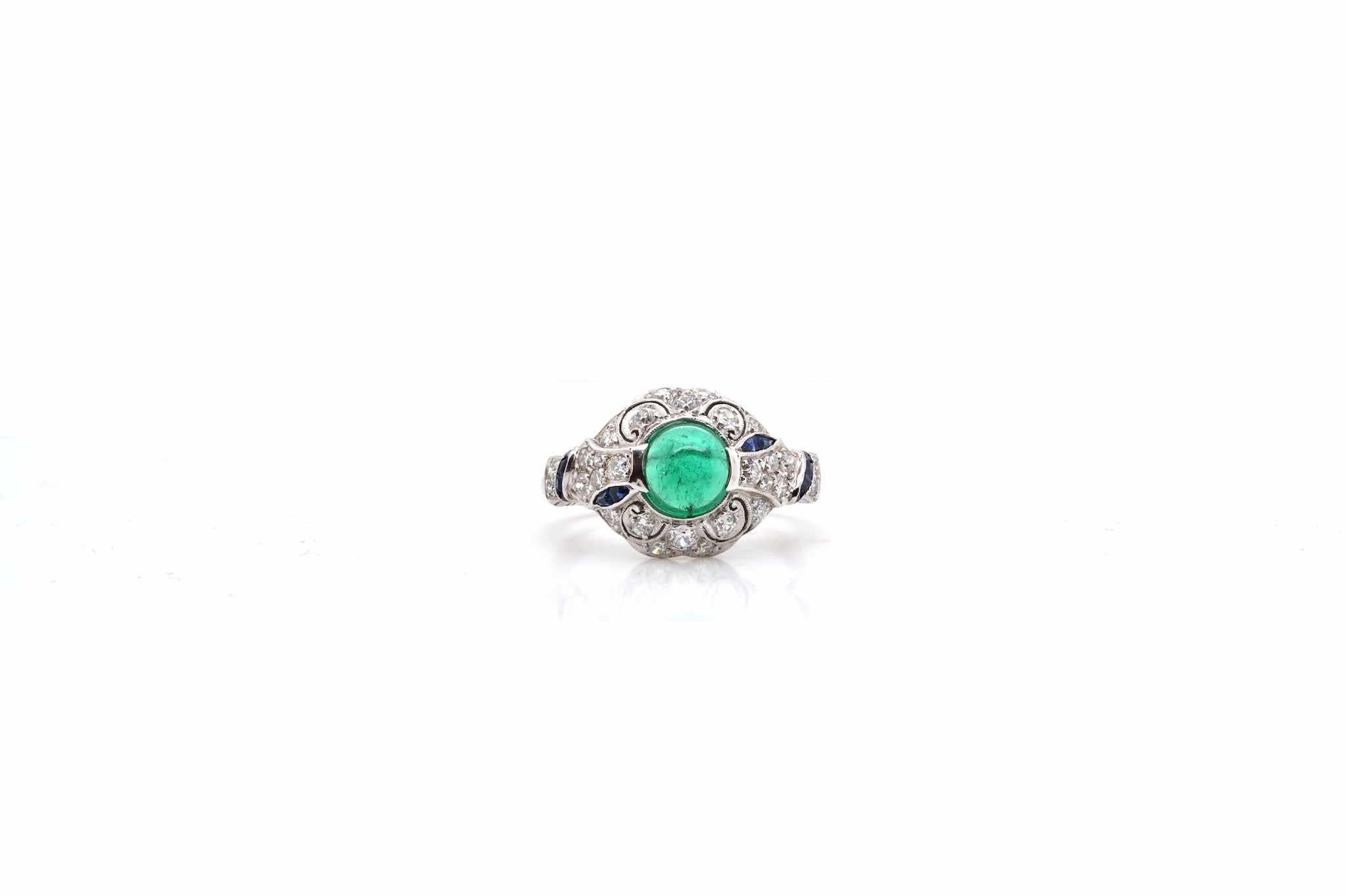 Stones: Cabochon emerald, brilliant cut diamonds
for a total weight of 0.20 carat and calibrated sapphires.
Material: Platinum
Weight: 6.2g
Dimensions: 12 mm length on finger
Size: 55 (free sizing)
Certificate
Ref. : 22709