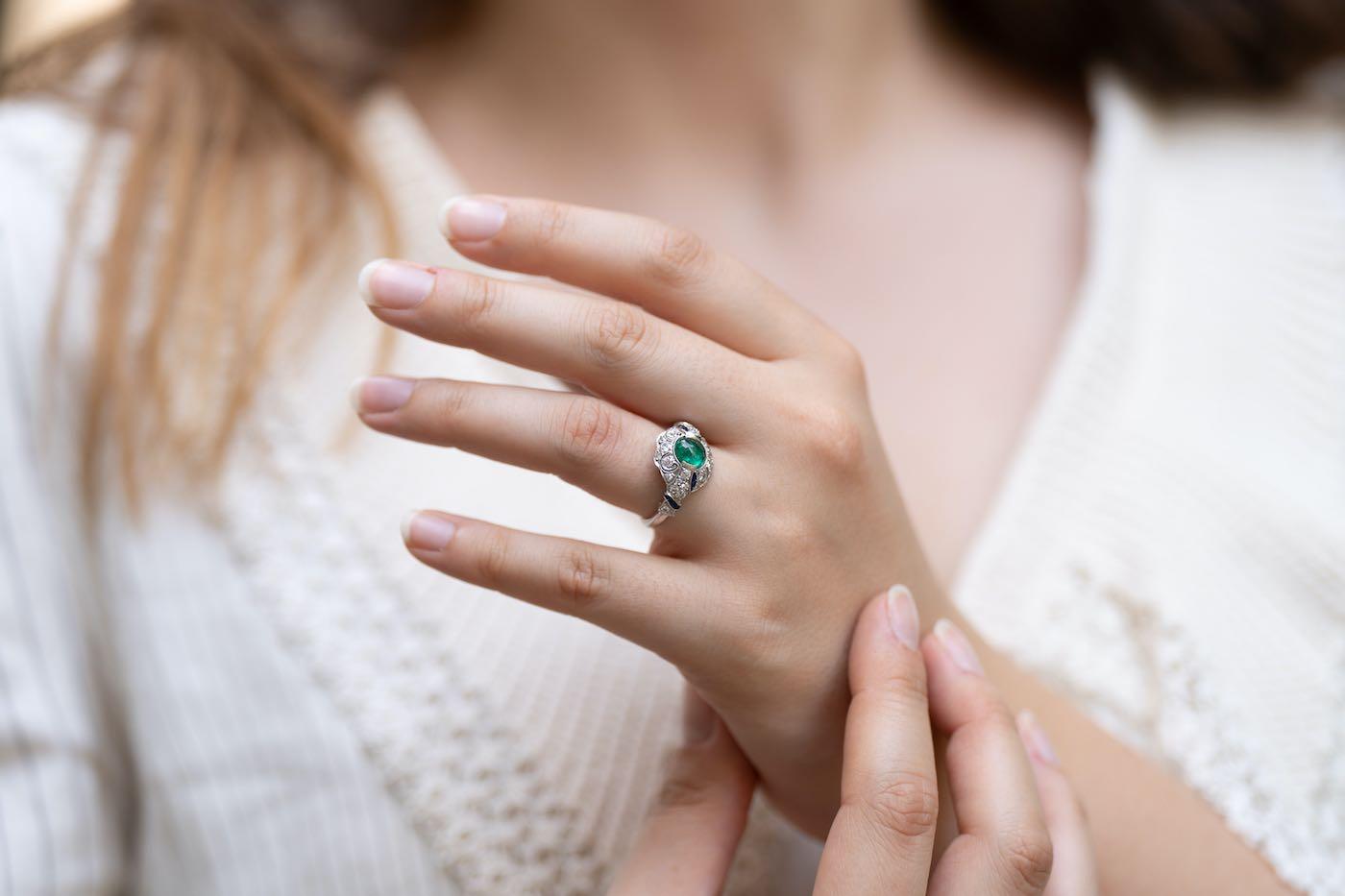 Cabochon emerald, brilliant cut diamonds and sapphires ring For Sale 2