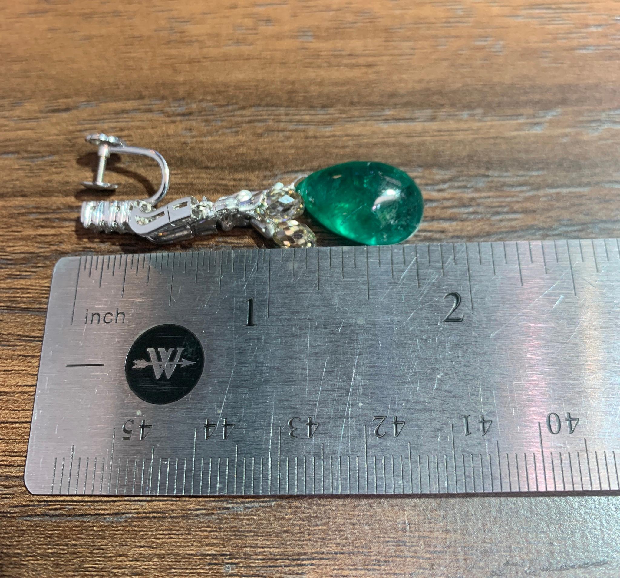 Chandelier-Ohrringe mit Smaragd, Smaragd und Briolette-Diamant im Cabochon-Schliff  im Angebot 2