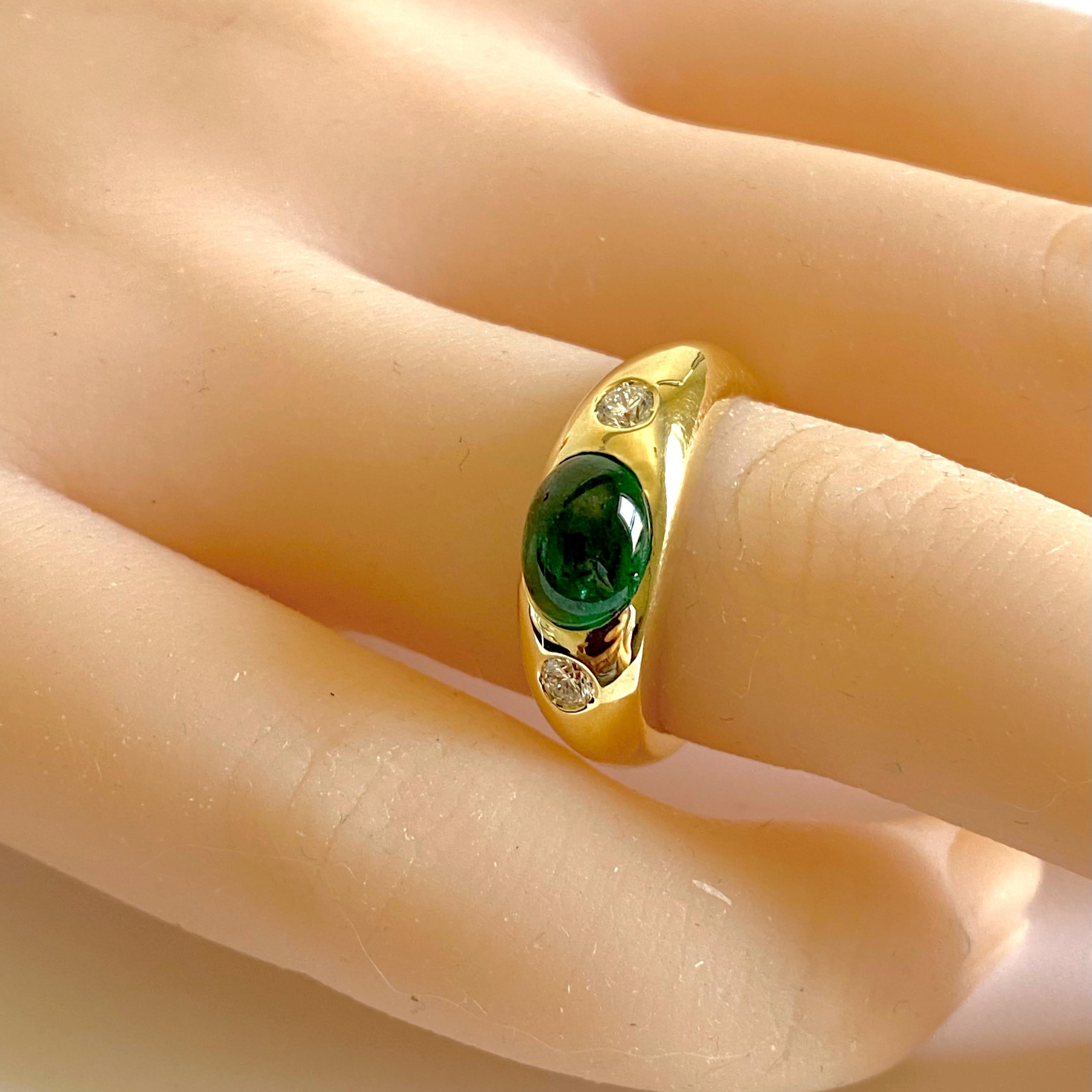 Contemporary Cabochon Emerald Diamond 1.90 Carat 18 Karat Yellow Gold 3 Stone Ring Size 6  For Sale