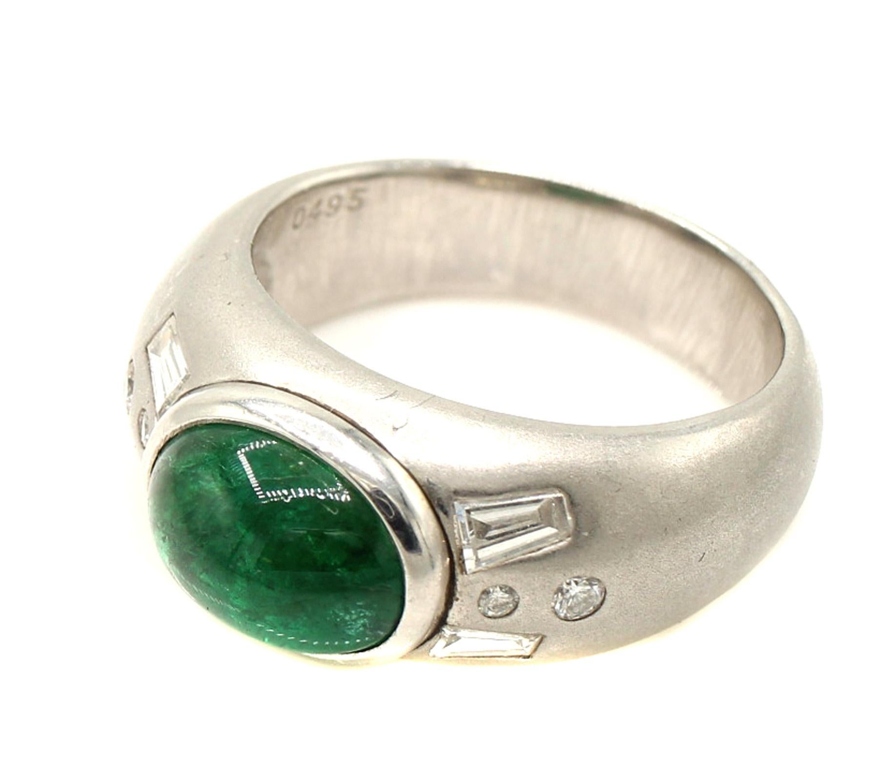 Cabochon Emerald Diamond Platinum Gypsy Ring In Excellent Condition For Sale In New York, NY