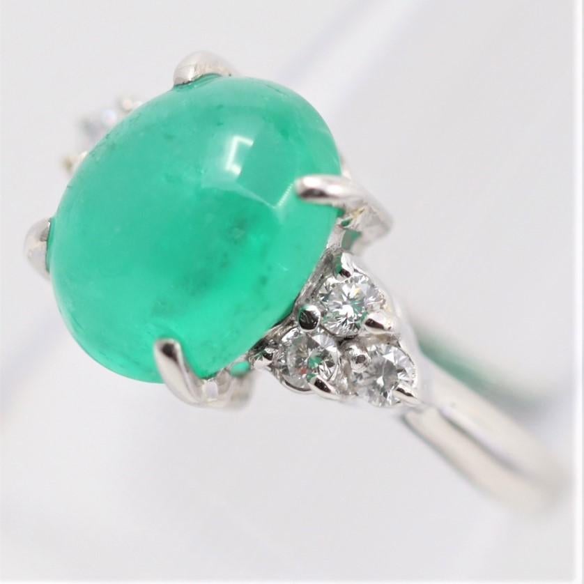Cabochon Emerald Diamond Platinum Ring In New Condition For Sale In Beverly Hills, CA