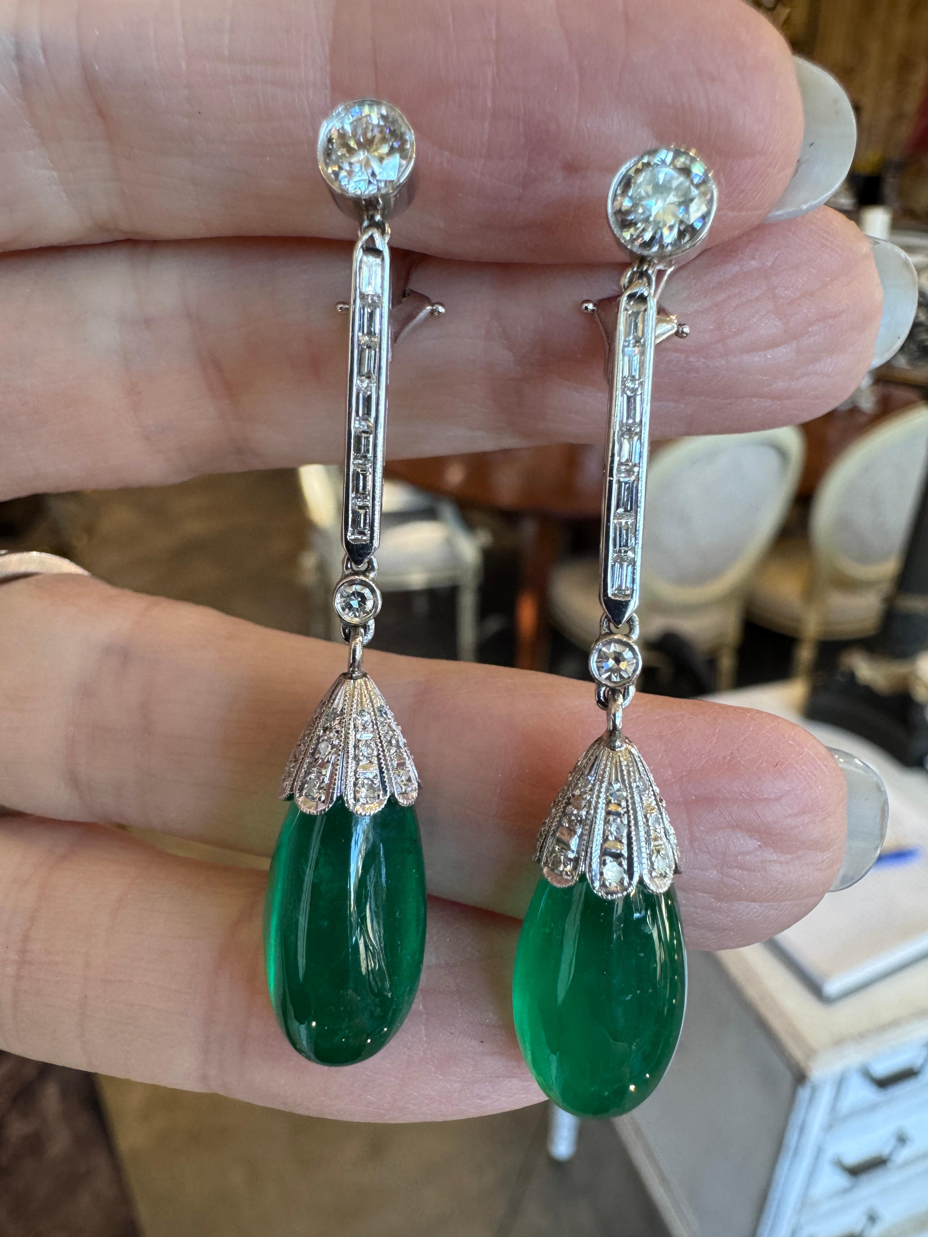 Orecchini con smeraldo cabochon e diamanti in vendita 1