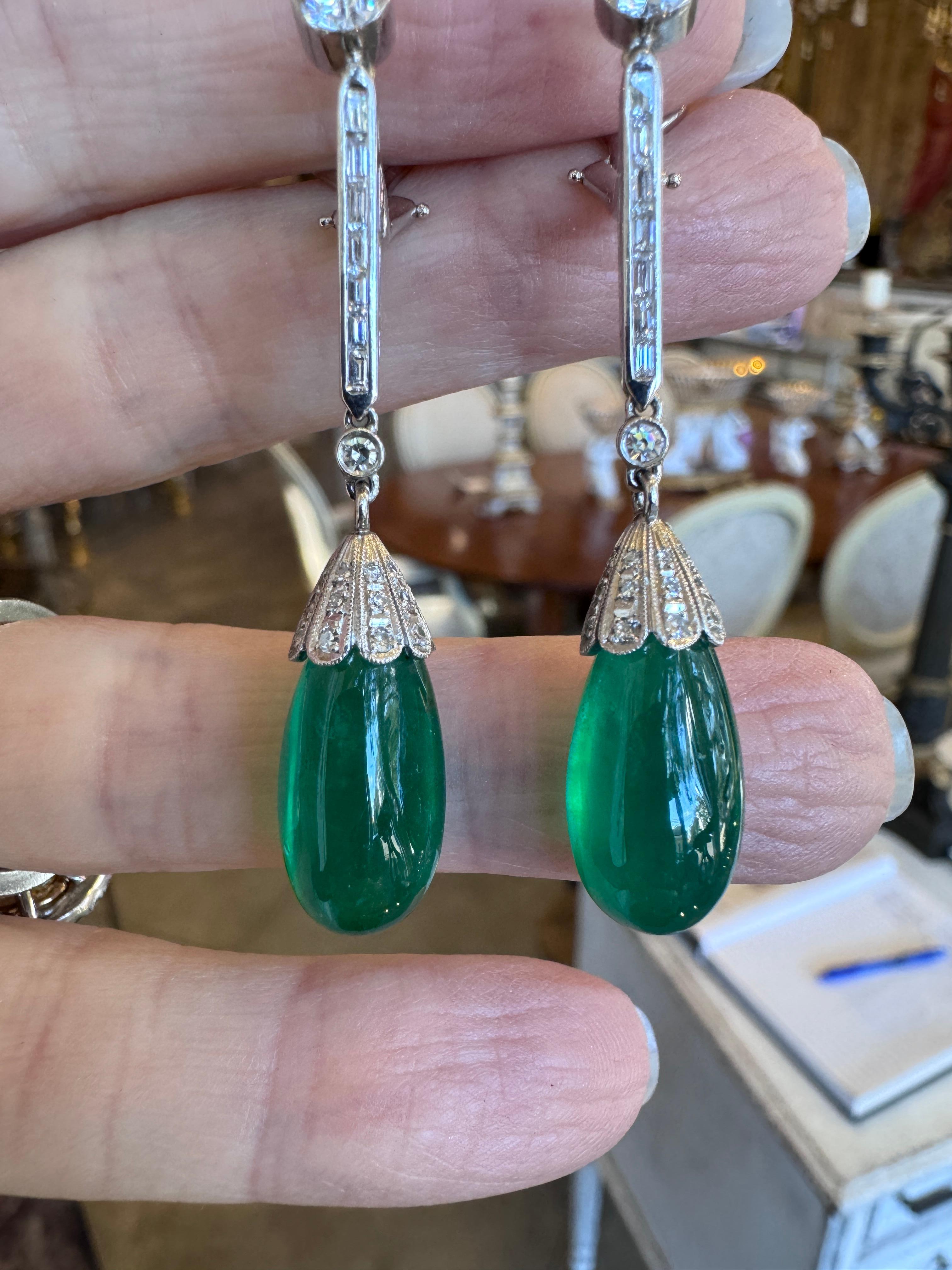 Orecchini con smeraldo cabochon e diamanti in vendita 2