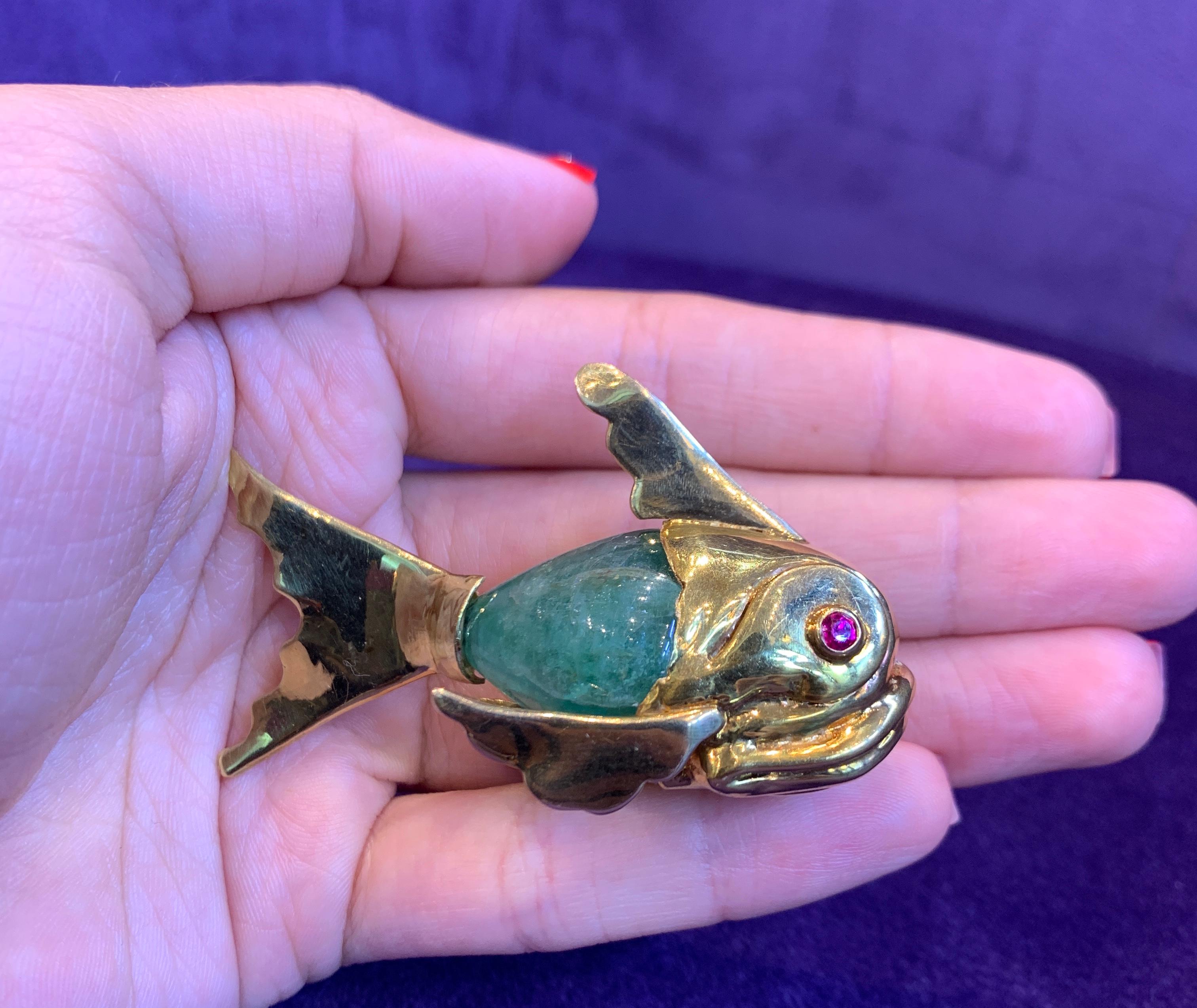 Cabochon Emerald Fish Brooch Pendant In Excellent Condition For Sale In New York, NY