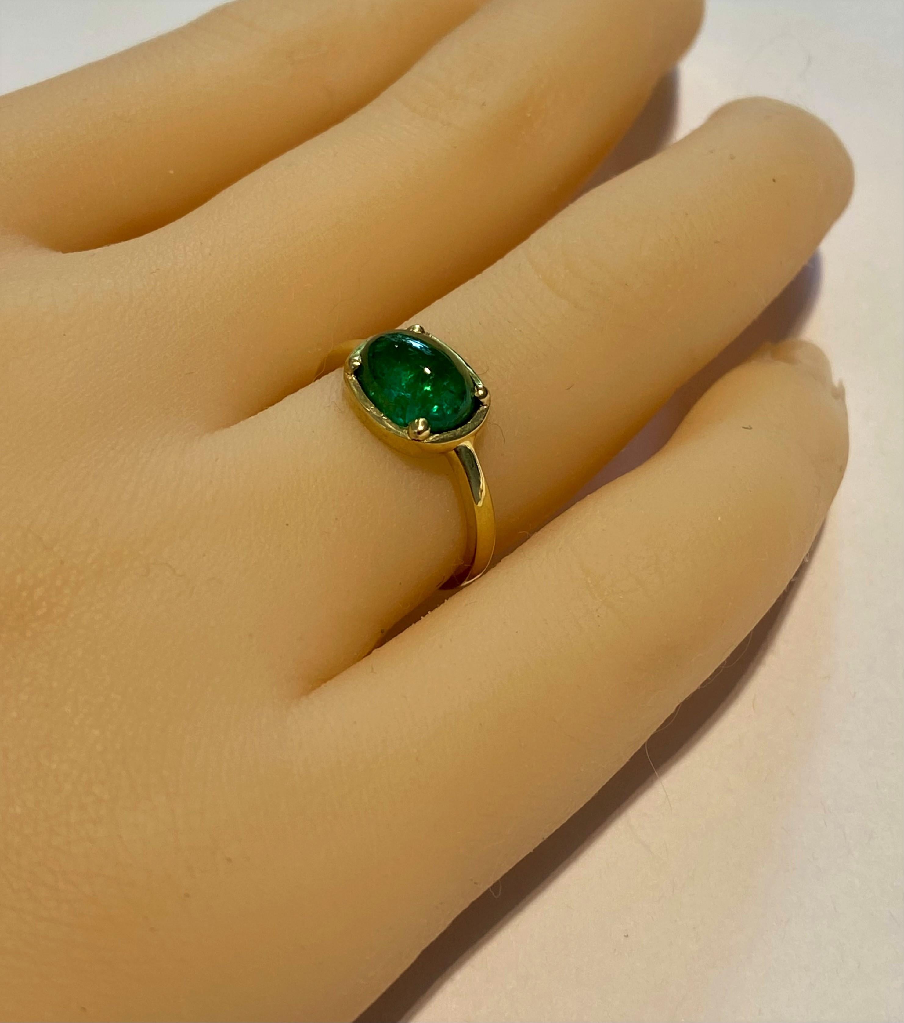 Women's Cabochon Emerald Gold Cocktail Ring Weighing 2.25 Carat
