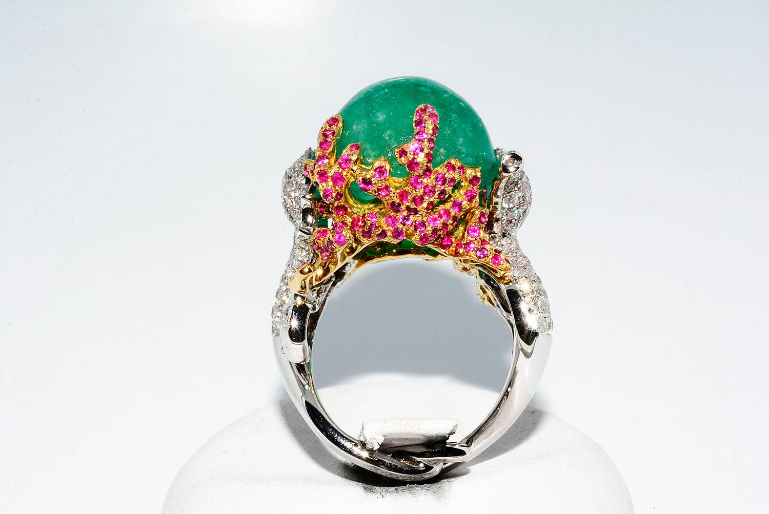 Cabochon Emerald, Round Diamond, Ruby, Sea Horse Ring 18 Karat 2-Tone For Sale 2