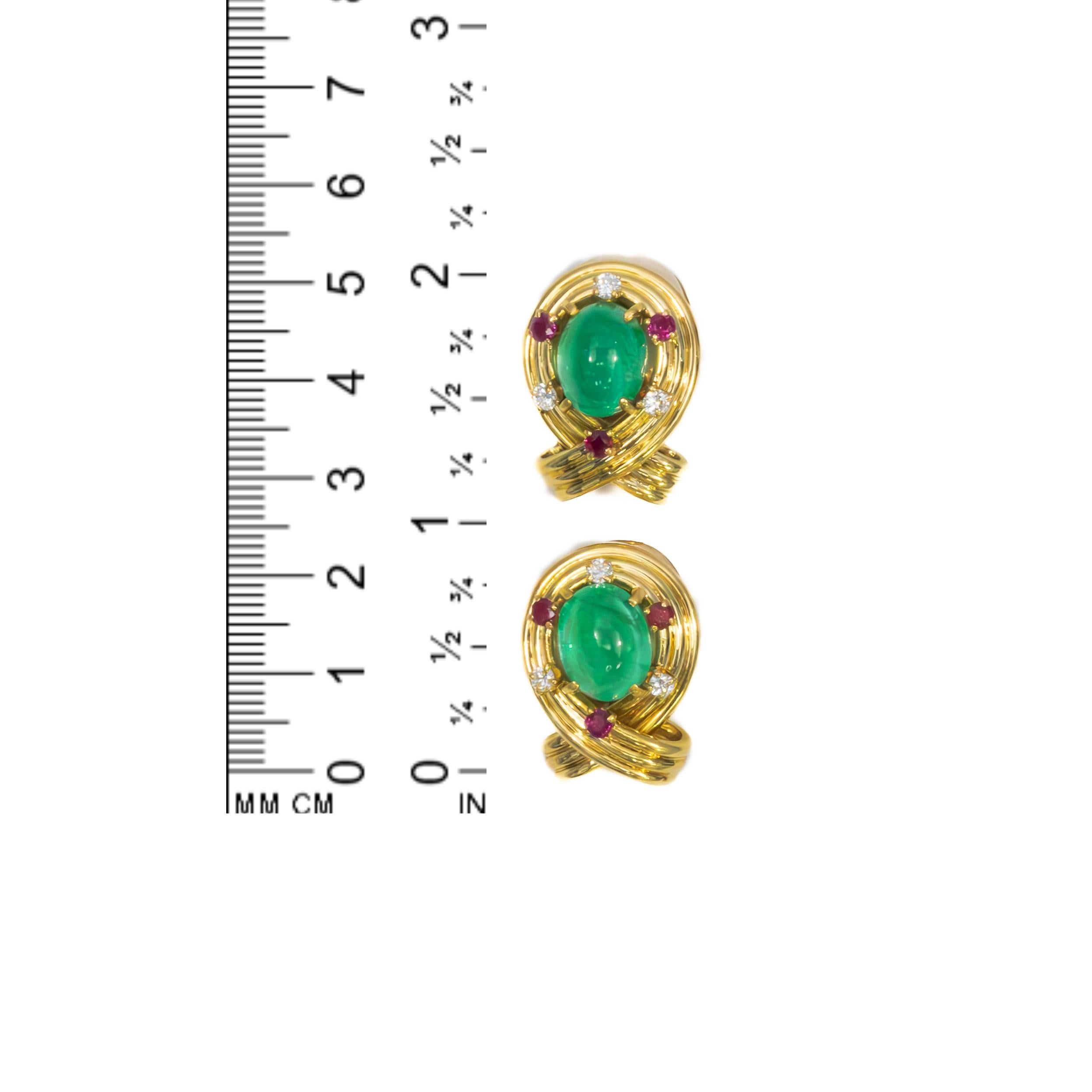 Van Cleef & Arpels Diamant Cabochon Smaragd und Rubin Ohrringe

Diese exquisiten Cabochon-Ohrringe mit Smaragd und Rubin von Van Cleef & Arpels stehen für zeitlose Eleganz und meisterhafte Handwerkskunst. Jeder Ohrring ist mit einem atemberaubenden