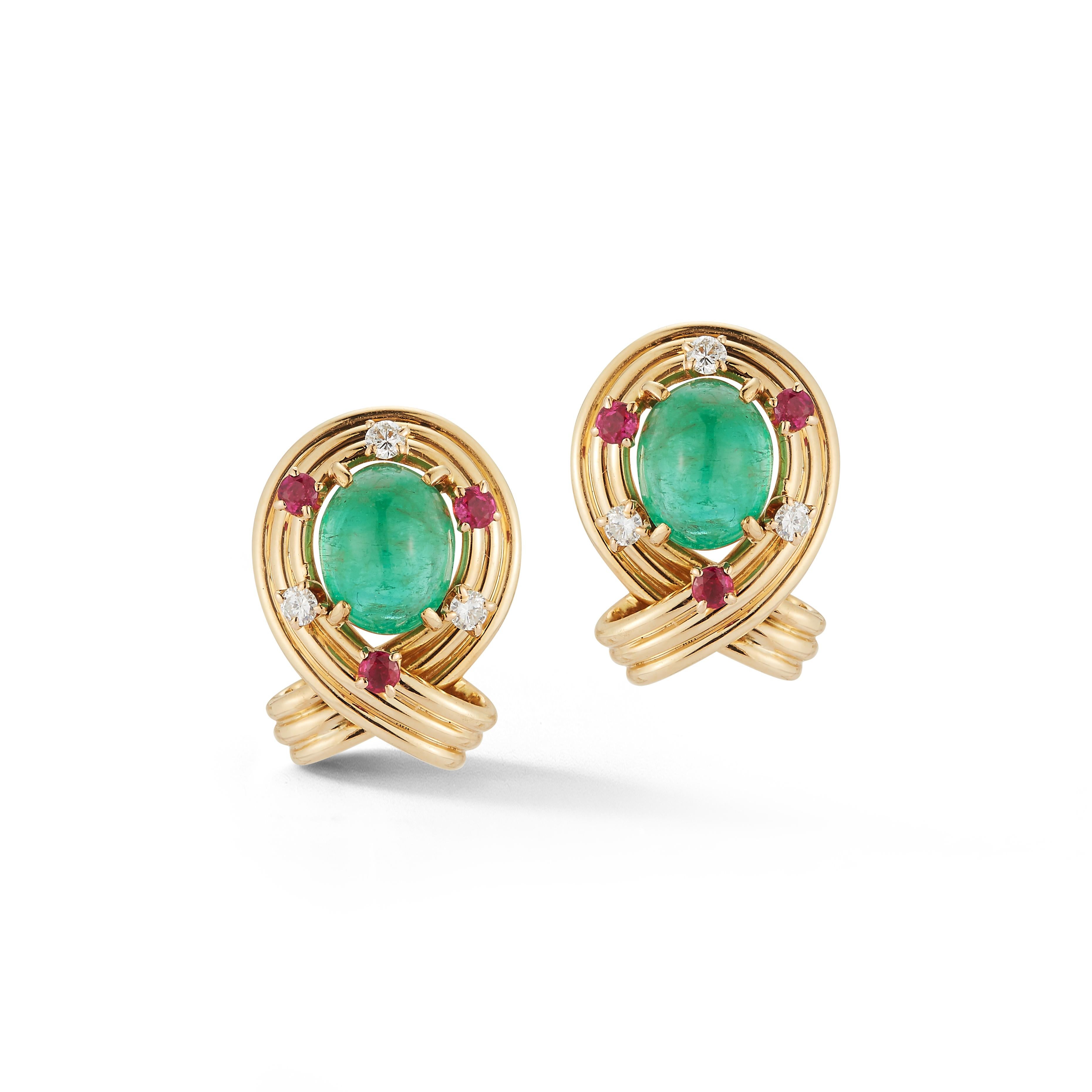 Ohrringe mit Smaragd und Rubin im Cabochon-Schliff von Van Cleef & Arpels im Zustand „Hervorragend“ in New York, NY