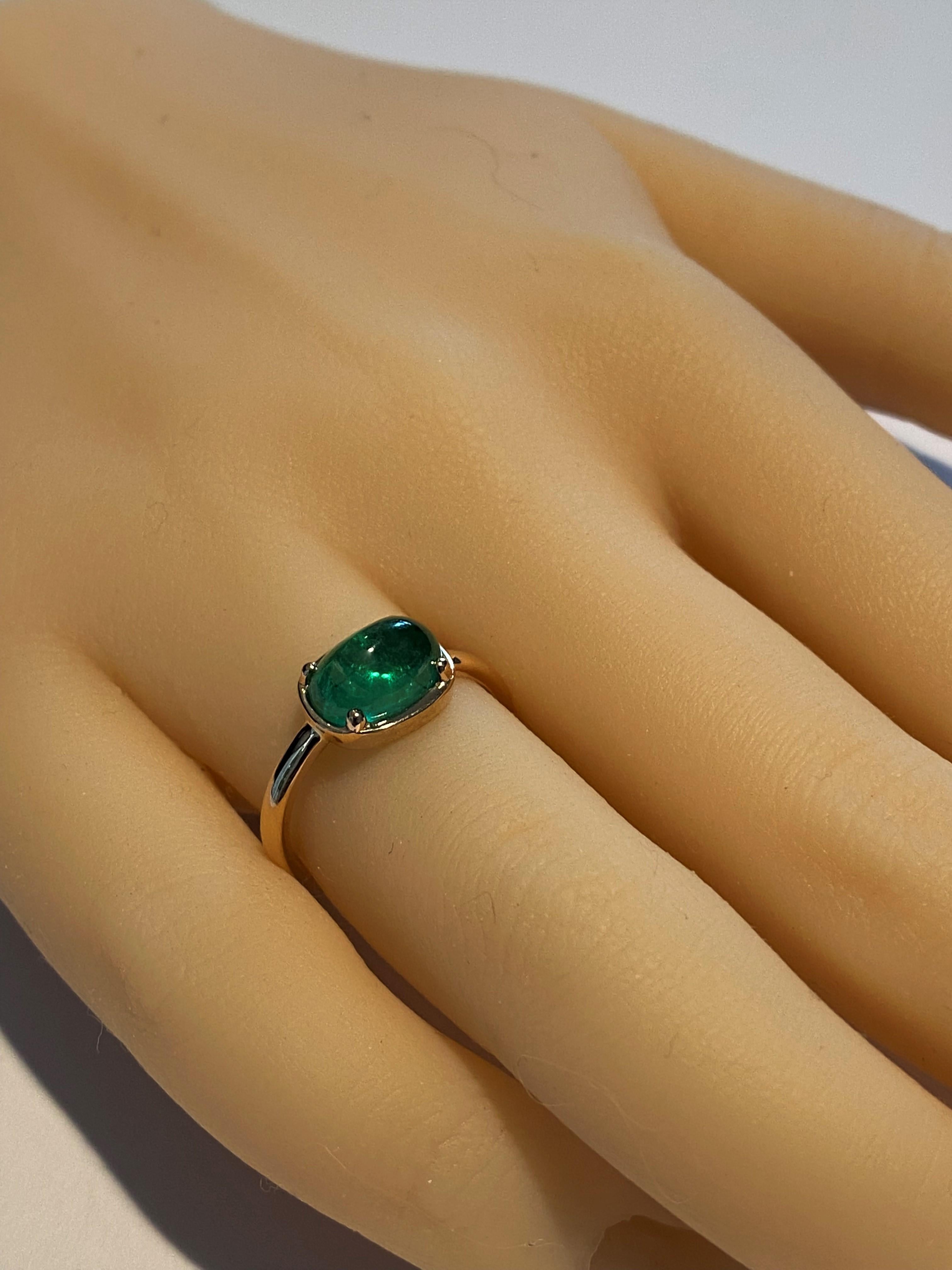 Cabochon Emerald Solitaire Rose Gold Ring Weighing 2.40 Carats In New Condition In New York, NY
