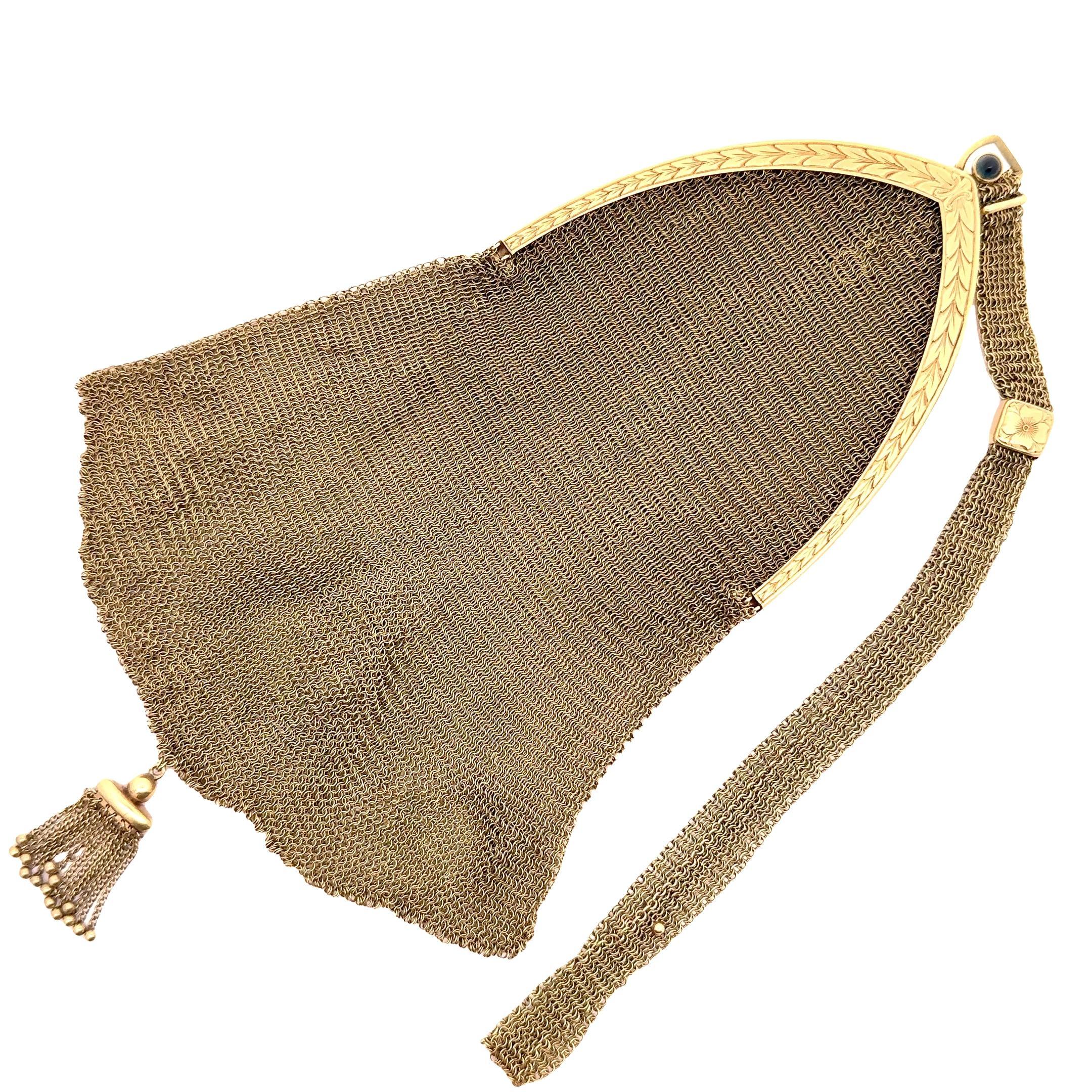 Donna Smeraldo cabochon vittoriano in oro 14 carati in vendita