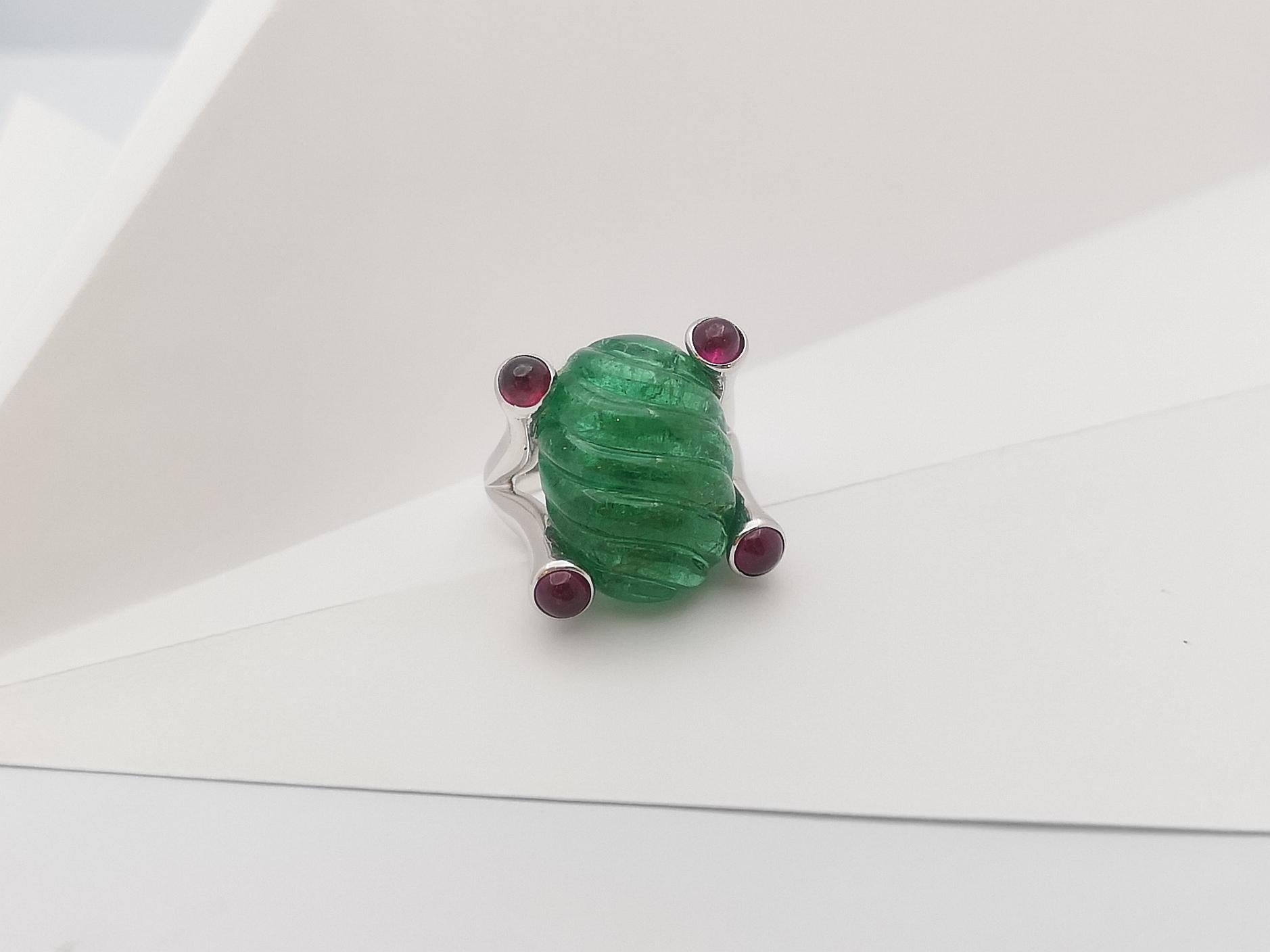 Cabochon Emerald with Cabochon Ruby Ring Set in 18 Karat White Gold Settings For Sale 3