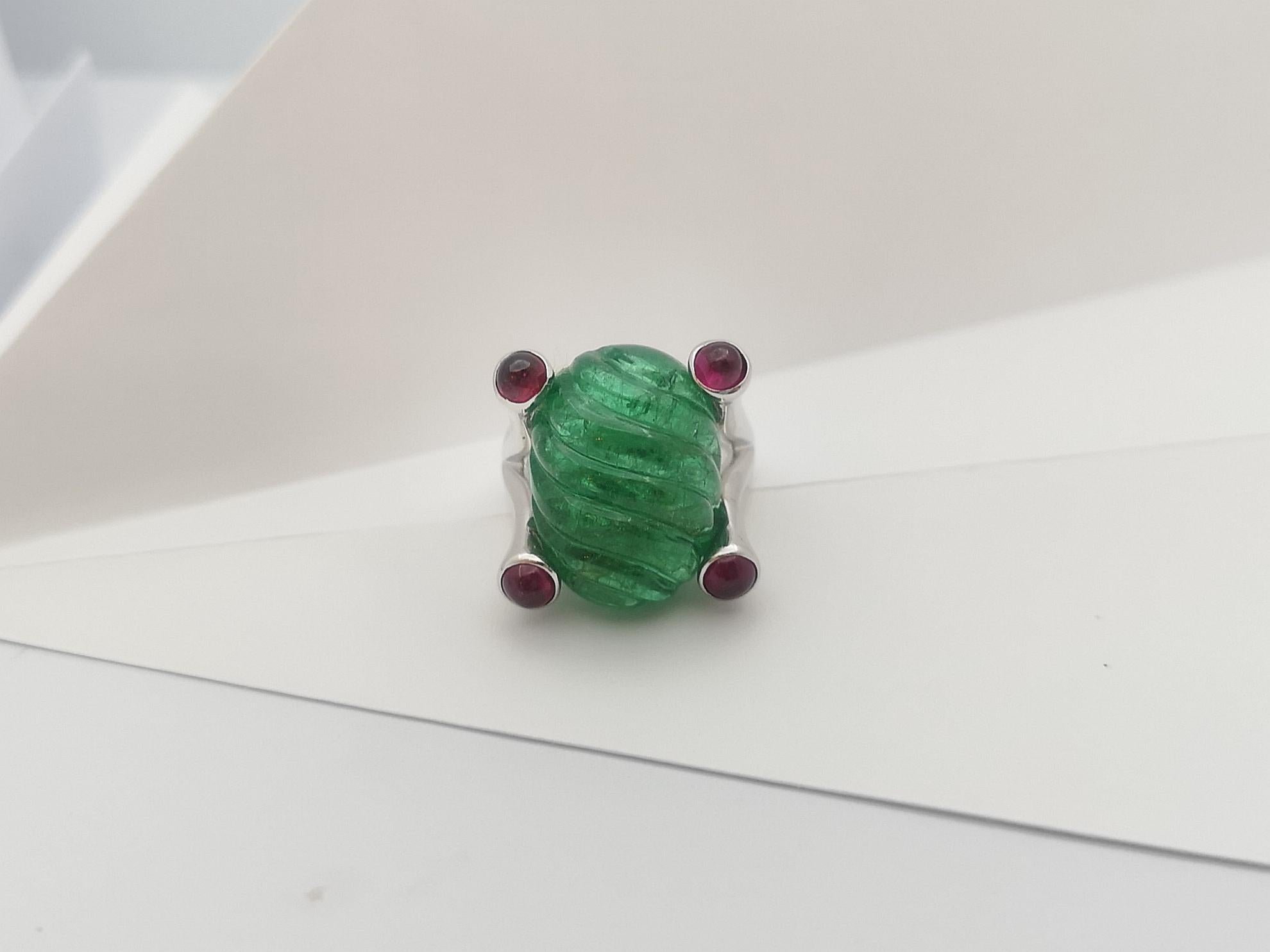 Cabochon Emerald with Cabochon Ruby Ring Set in 18 Karat White Gold Settings For Sale 4