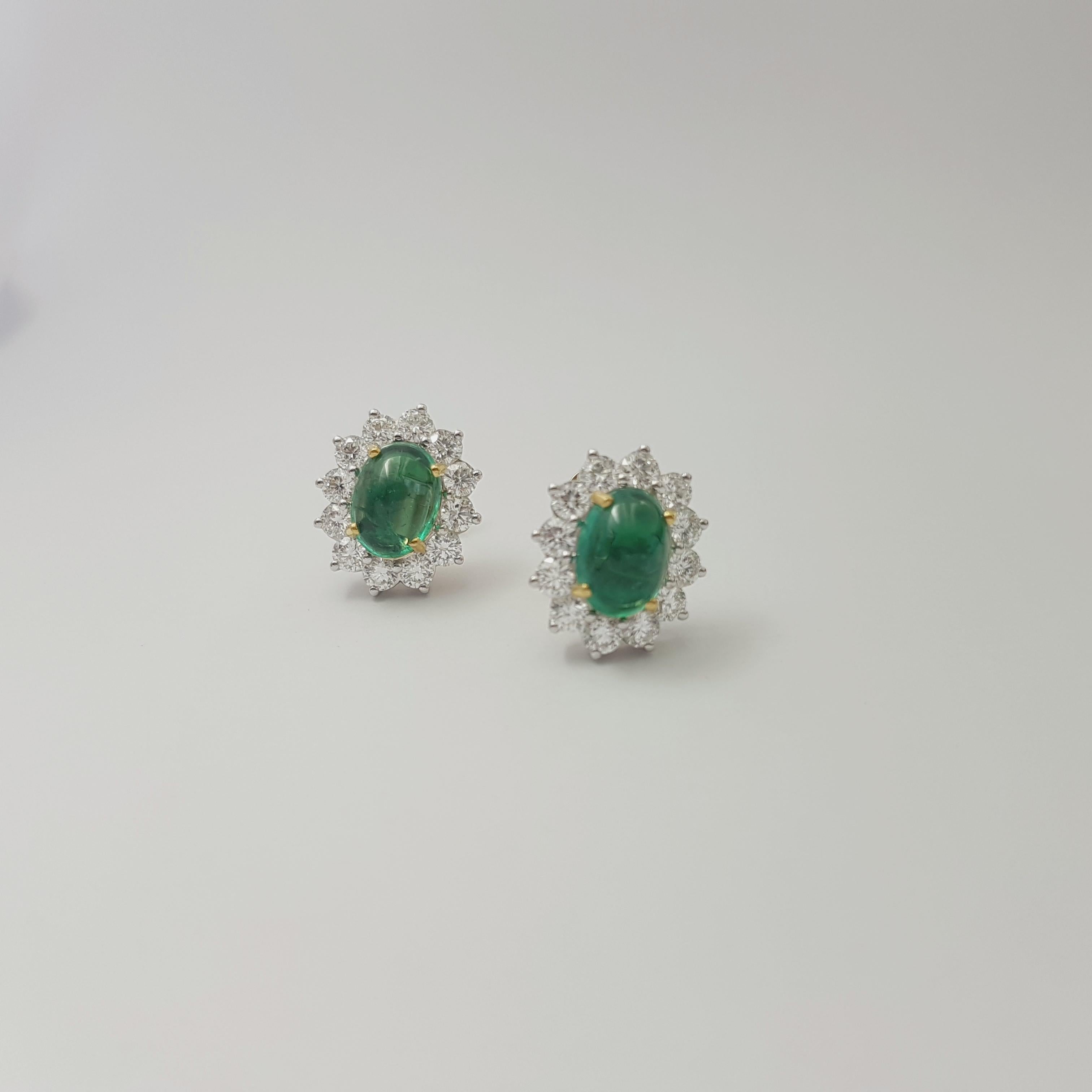 Cabochon Orecchini con smeraldo cabochon e diamanti in oro giallo/bianco 18K in vendita